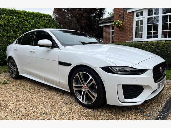 White 2019 Jaguar XE Saloon Rear-wheel drive Automatic