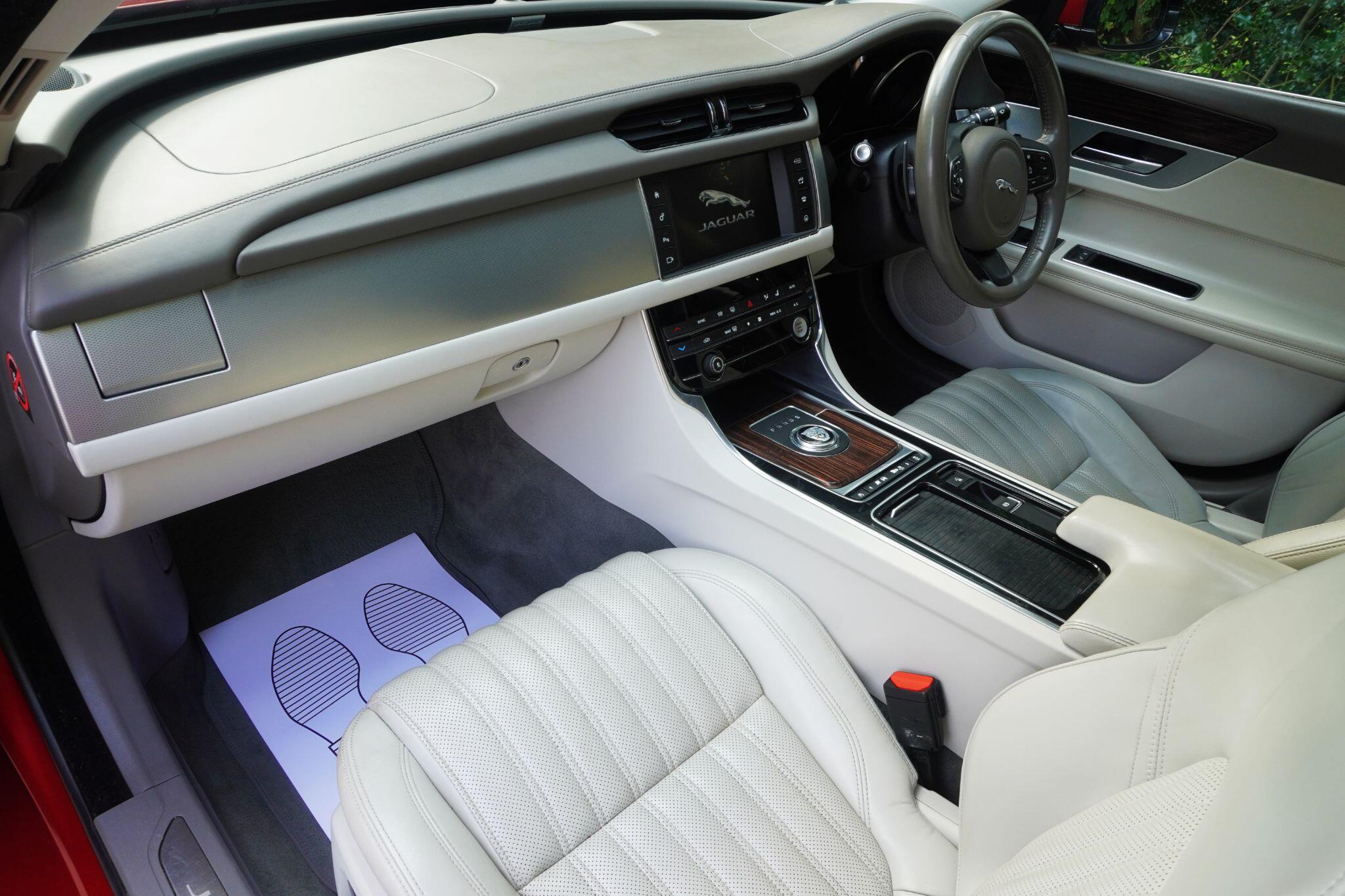 Jaguar XF view 47