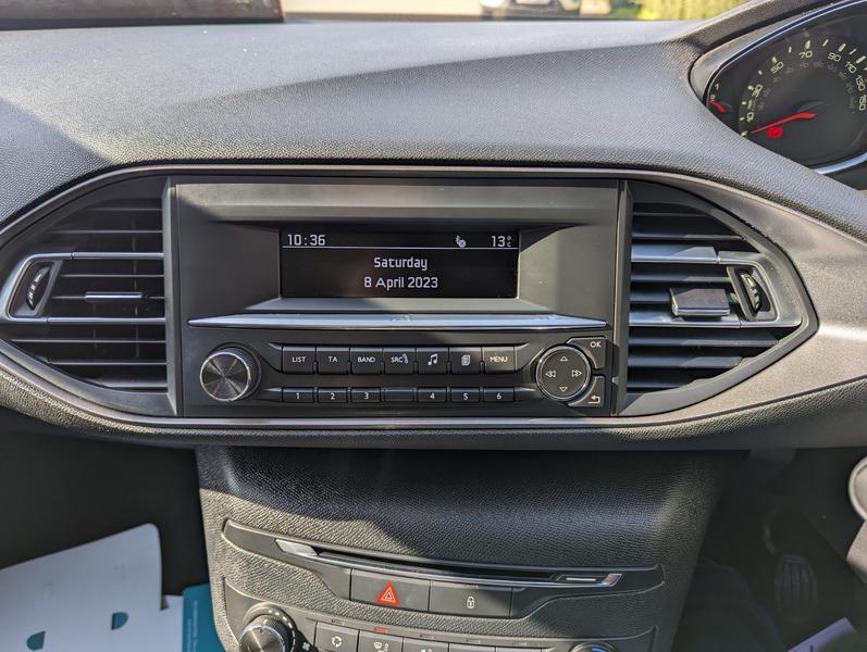 2014 Peugeot 308 1.6 THP Access Euro 5 5dr • 46,823 miles image 26