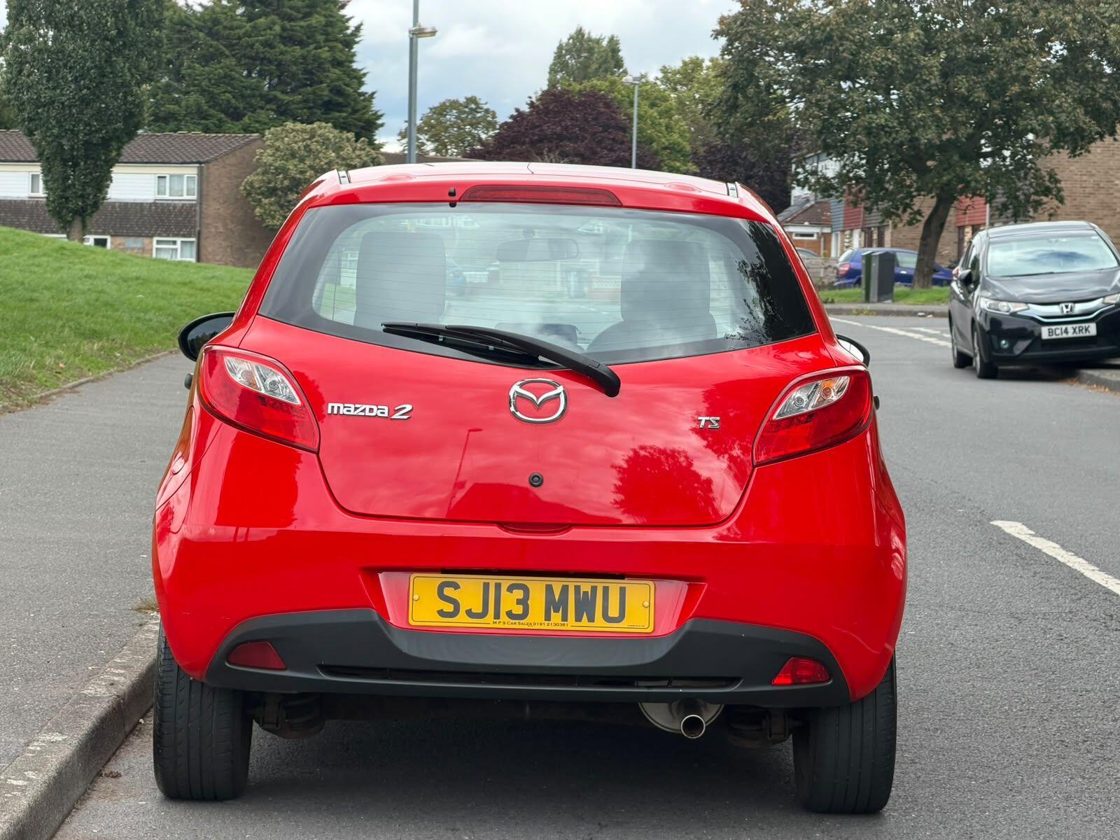Mazda Mazda2 view 14