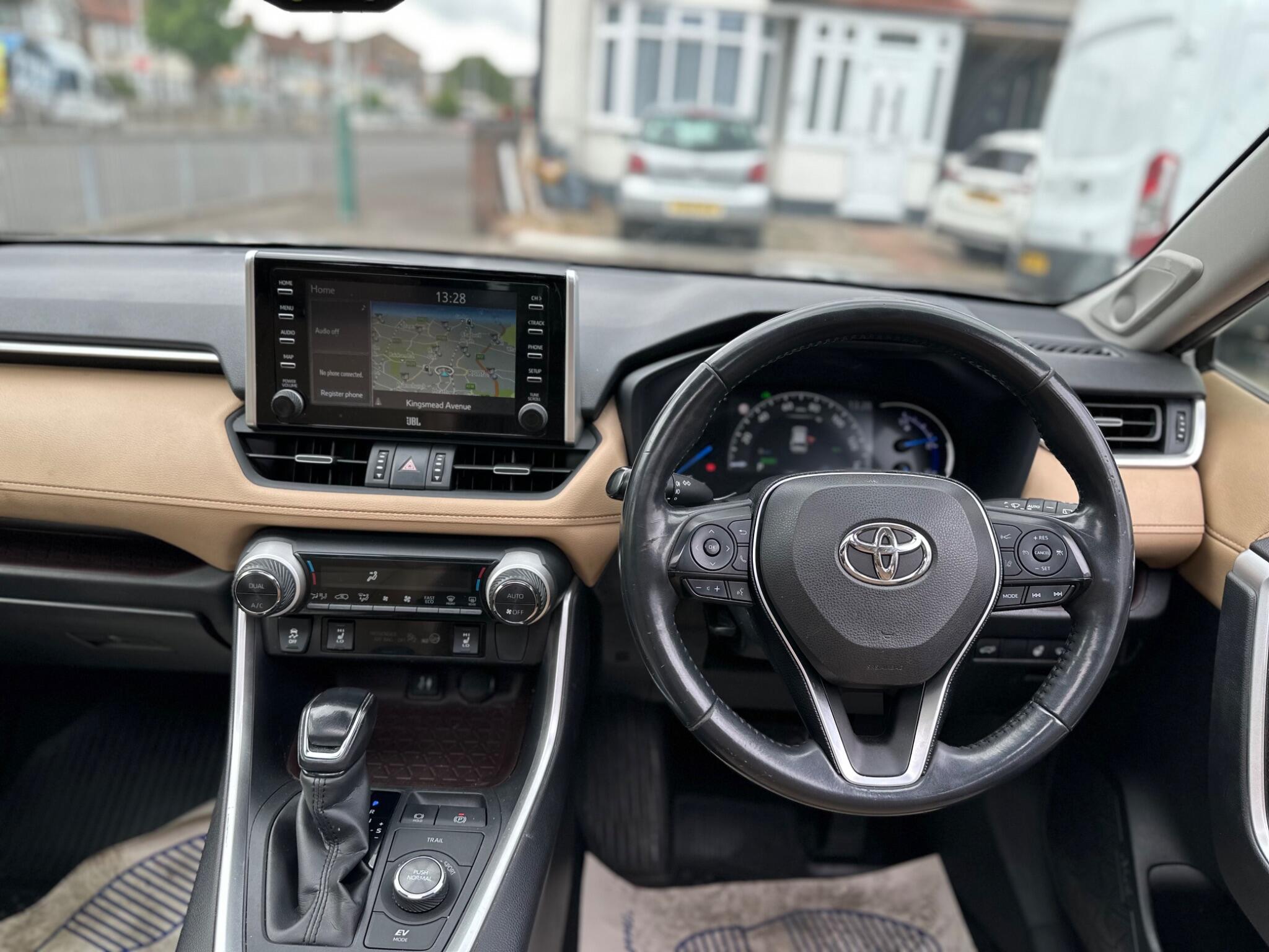 Toyota Rav4 view 11