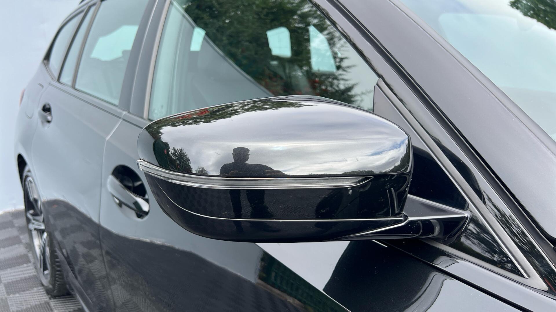 BMW 3 Series view 26