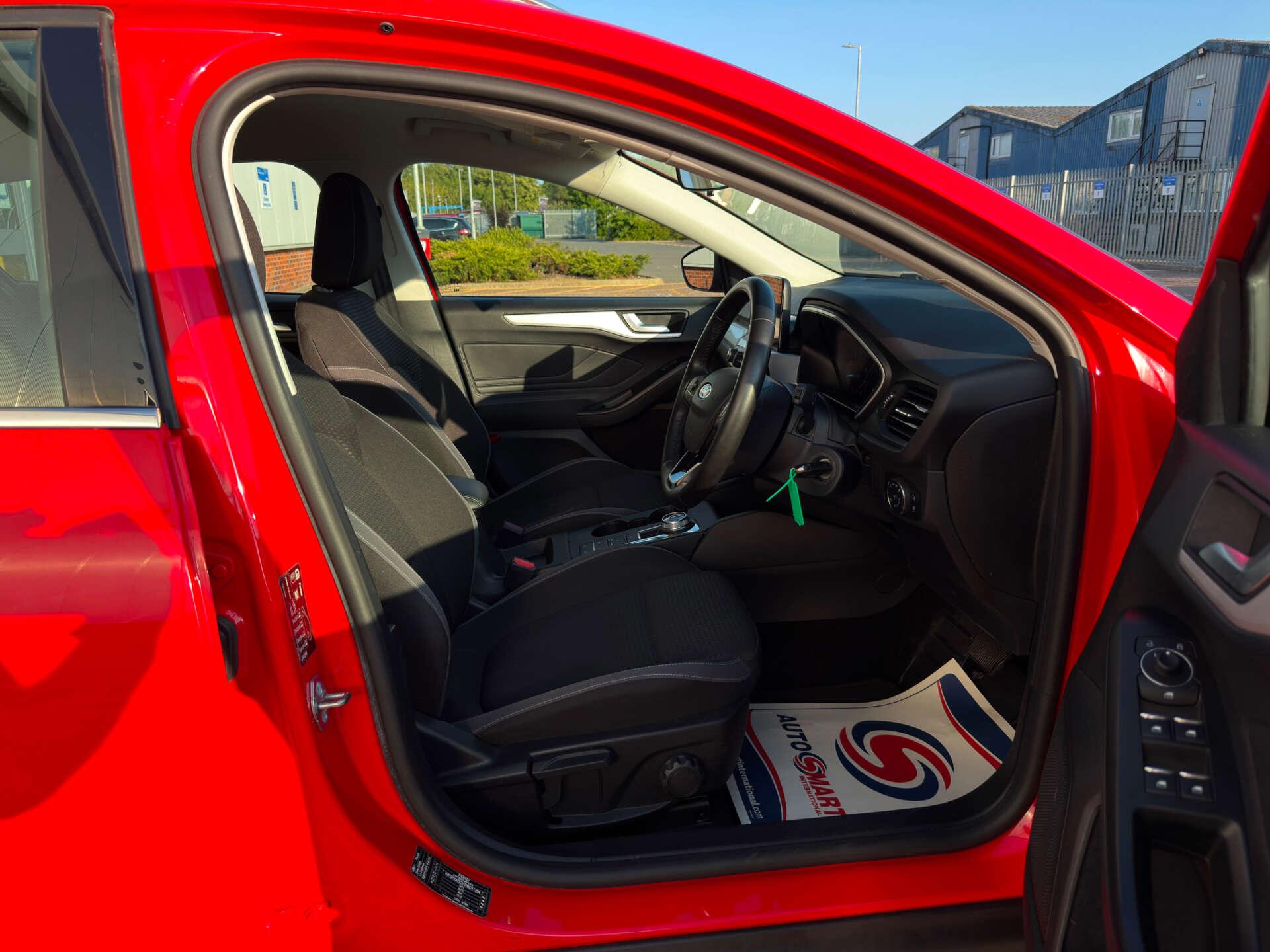 Ford Focus view 25