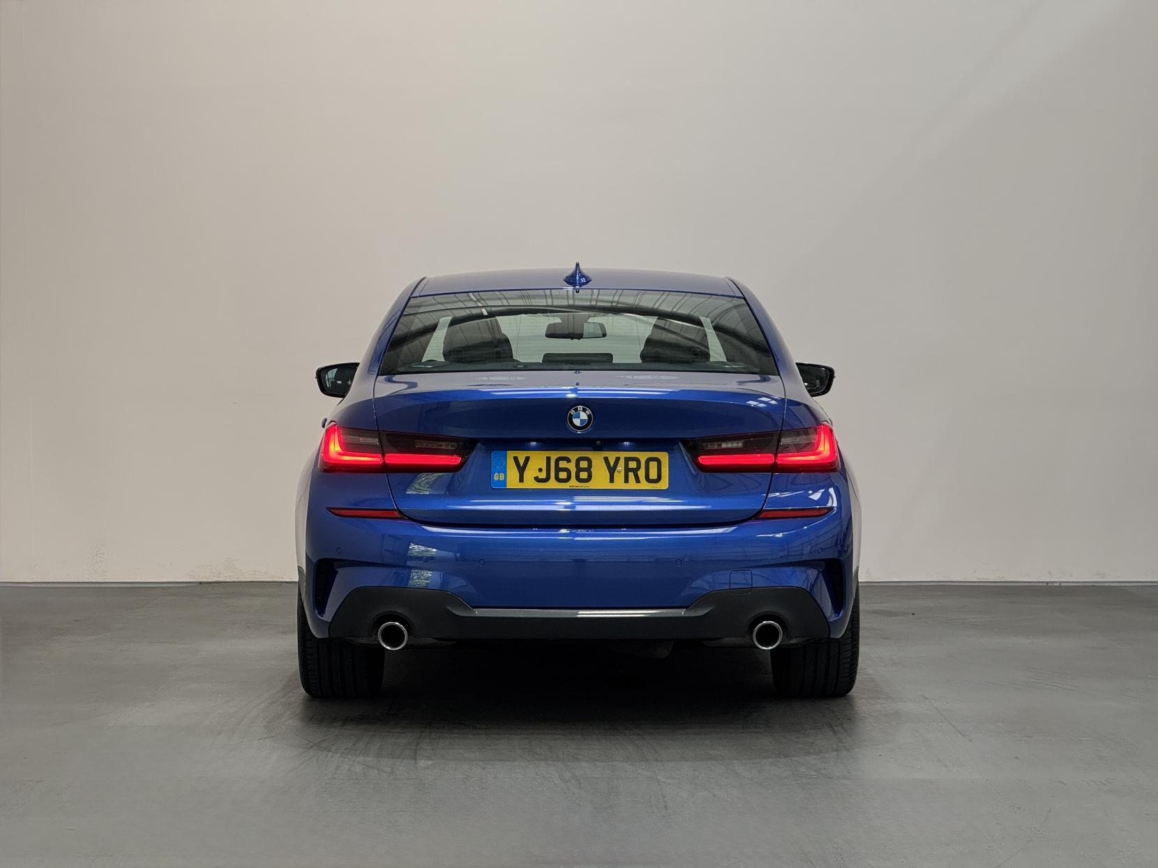 BMW 3 Series view 9