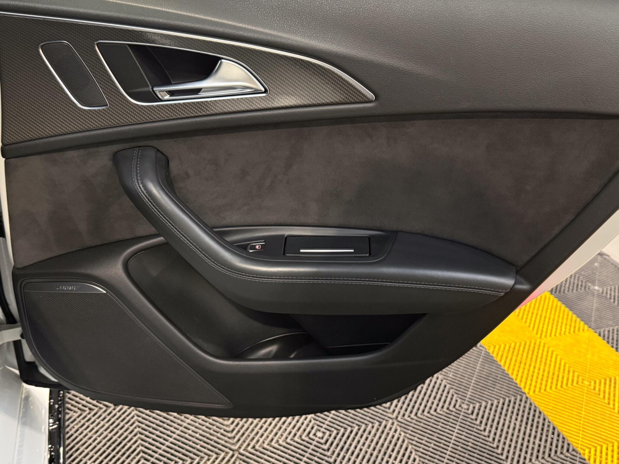 Audi RS6 Avant view 32