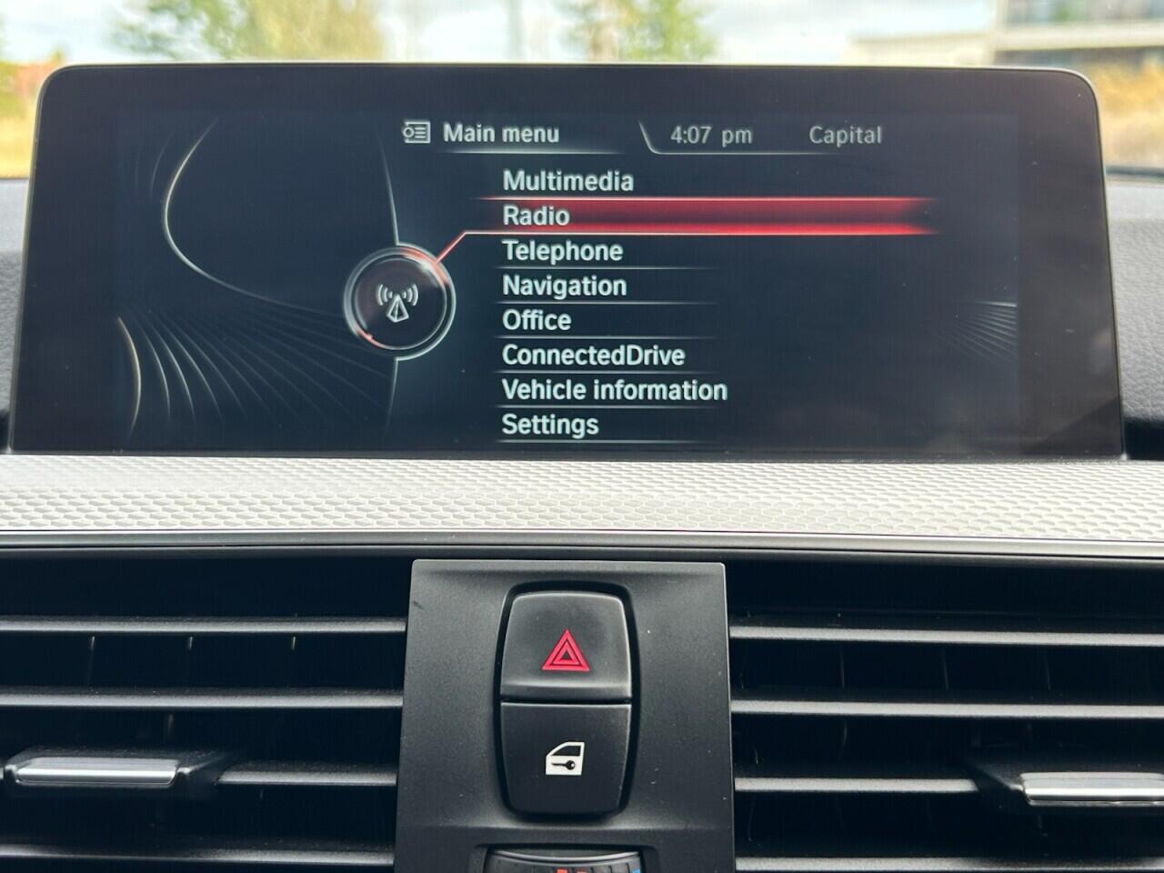 BMW 3 Series view 32