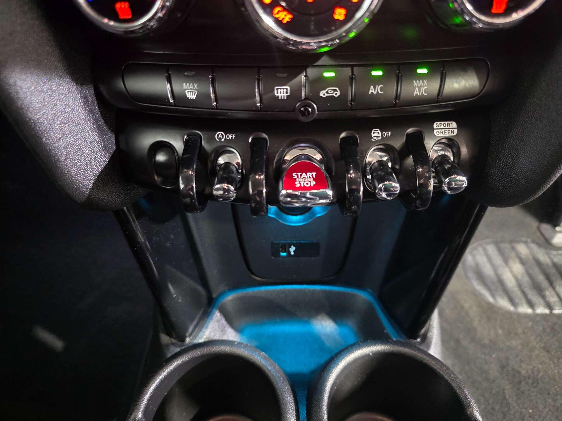 Mini Hatch view 25