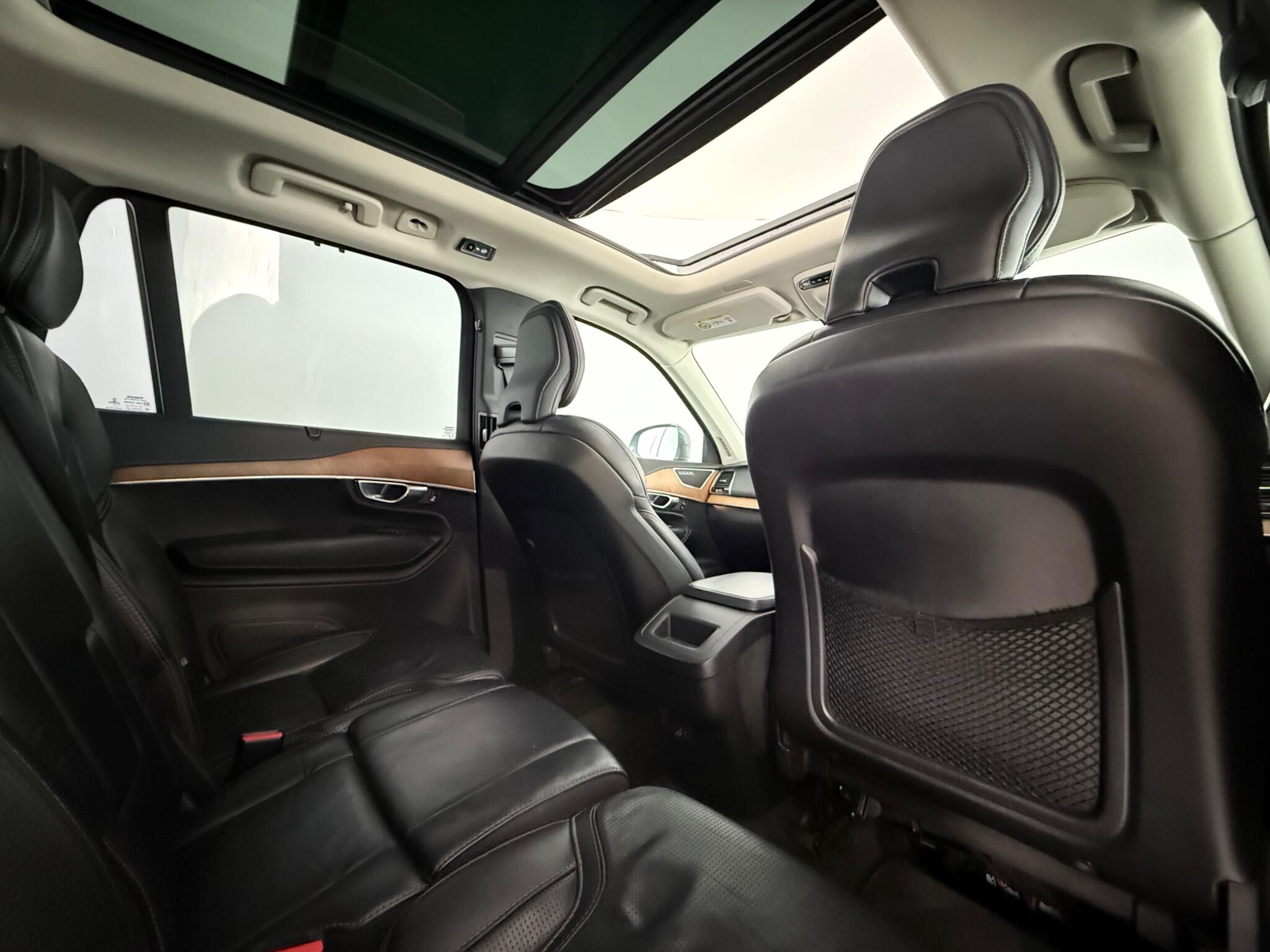 Volvo XC90 view 29