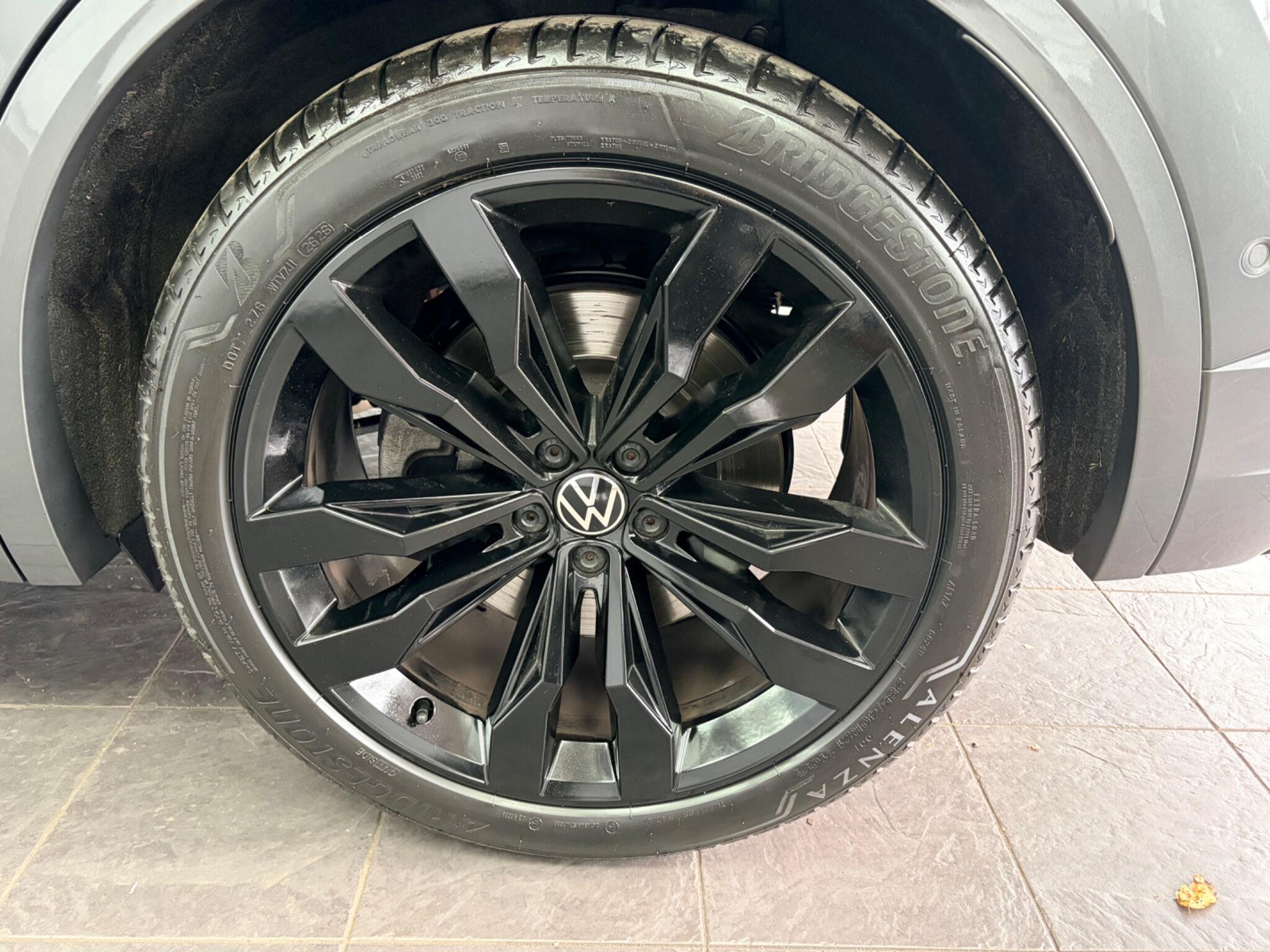 Volkswagen Touareg view 23