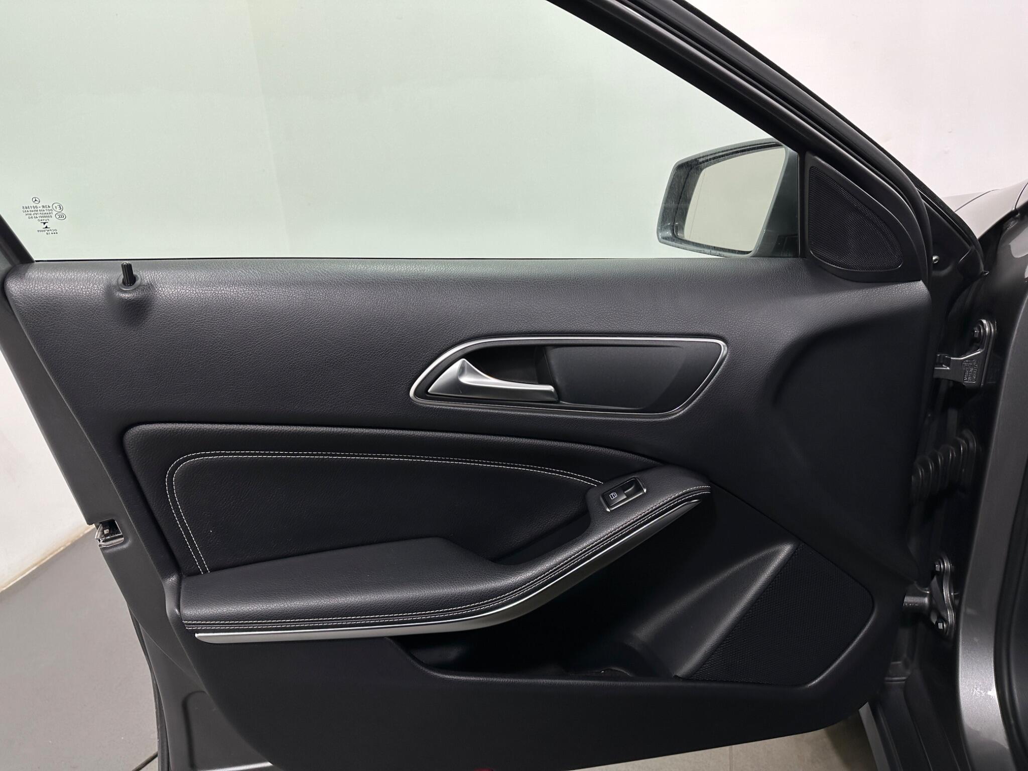 Mercedes-Benz Gla view 38