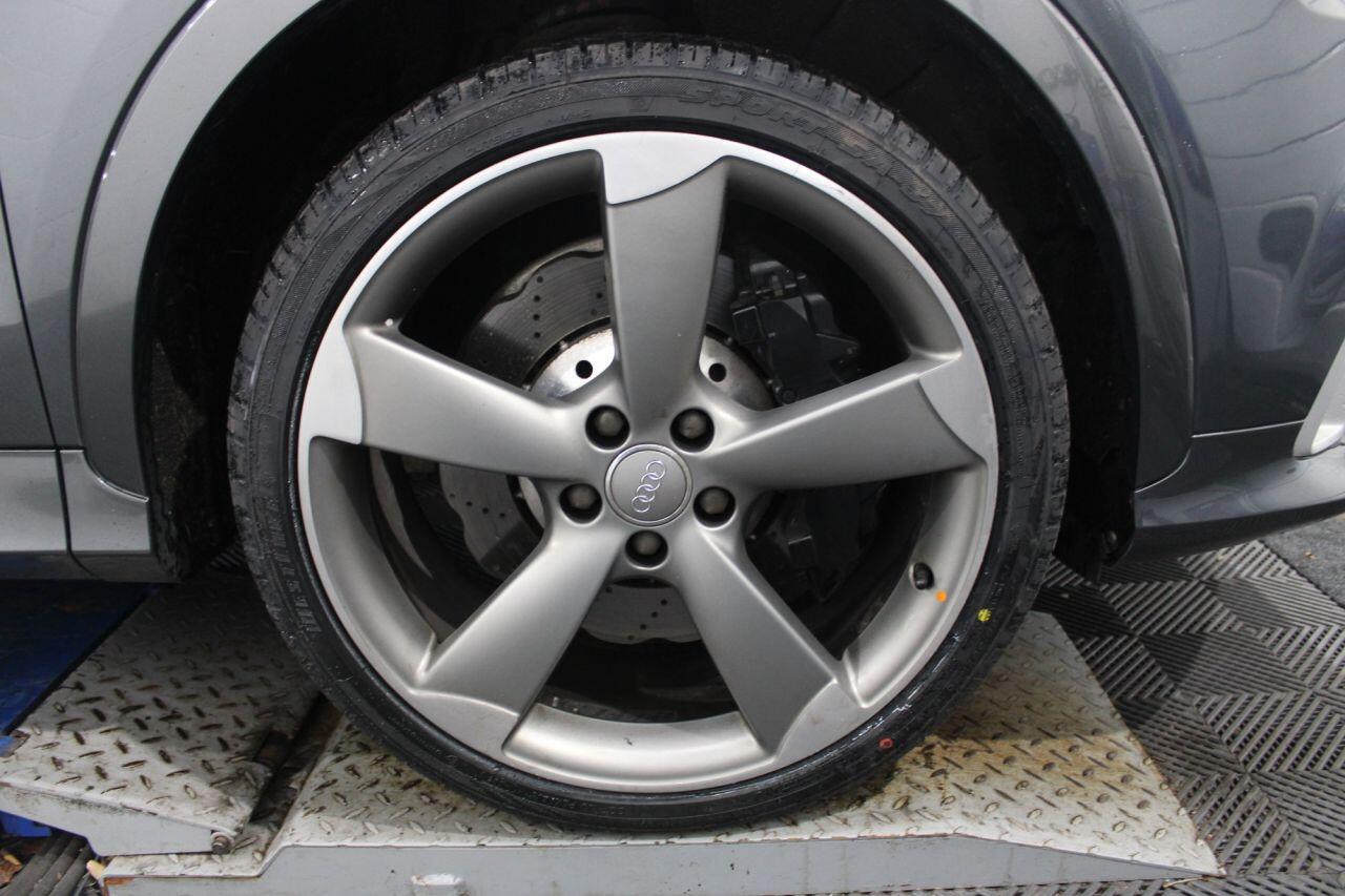 Audi RS Q3 view 9