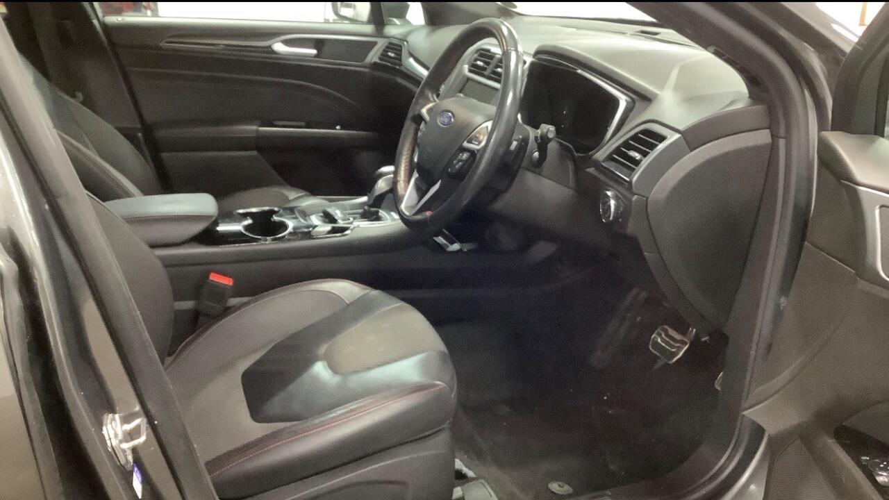 Ford Mondeo view 6
