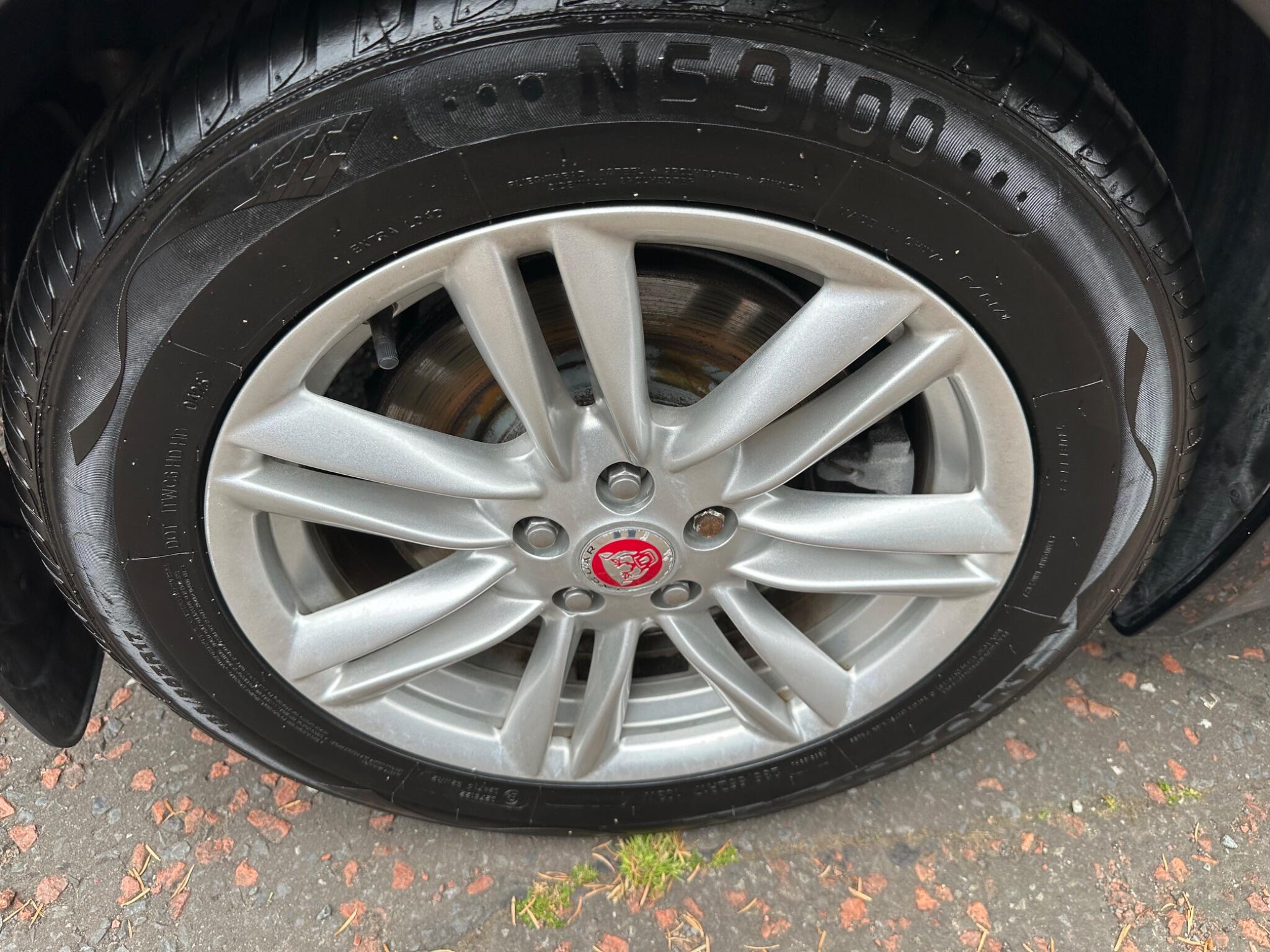Jaguar XF view 13