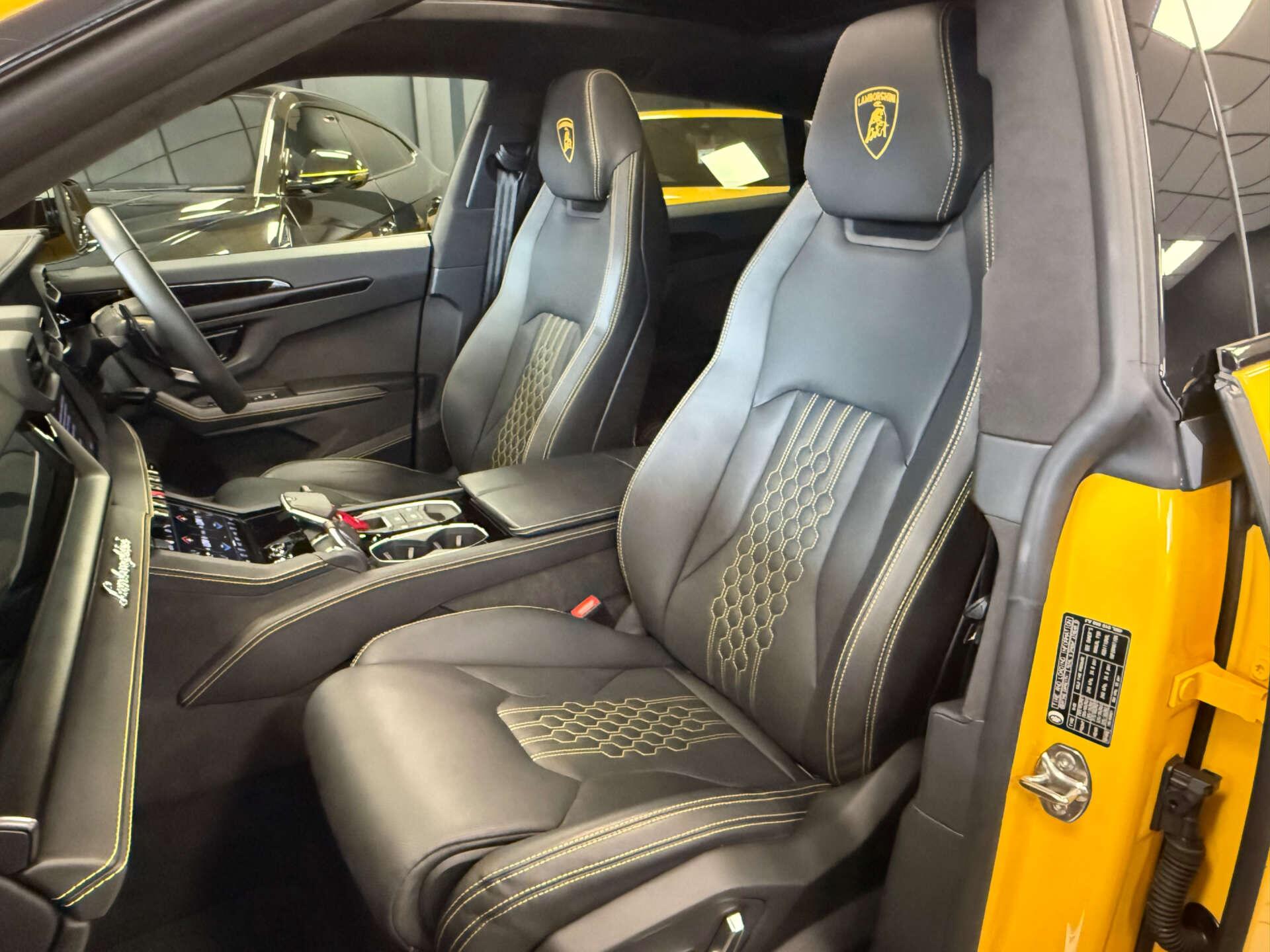 Lamborghini Urus view 11