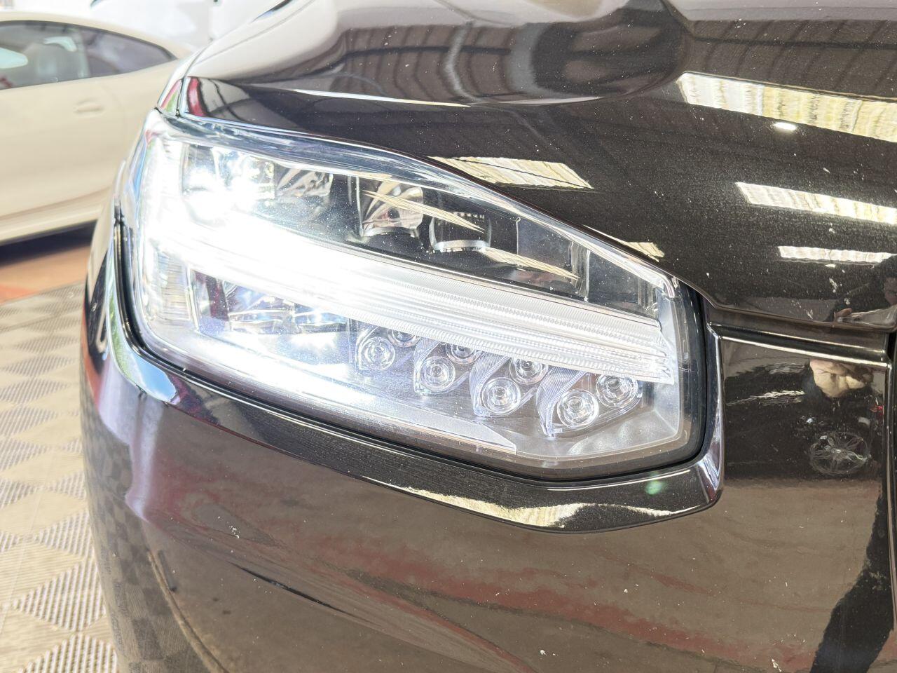 Volvo XC90 view 26