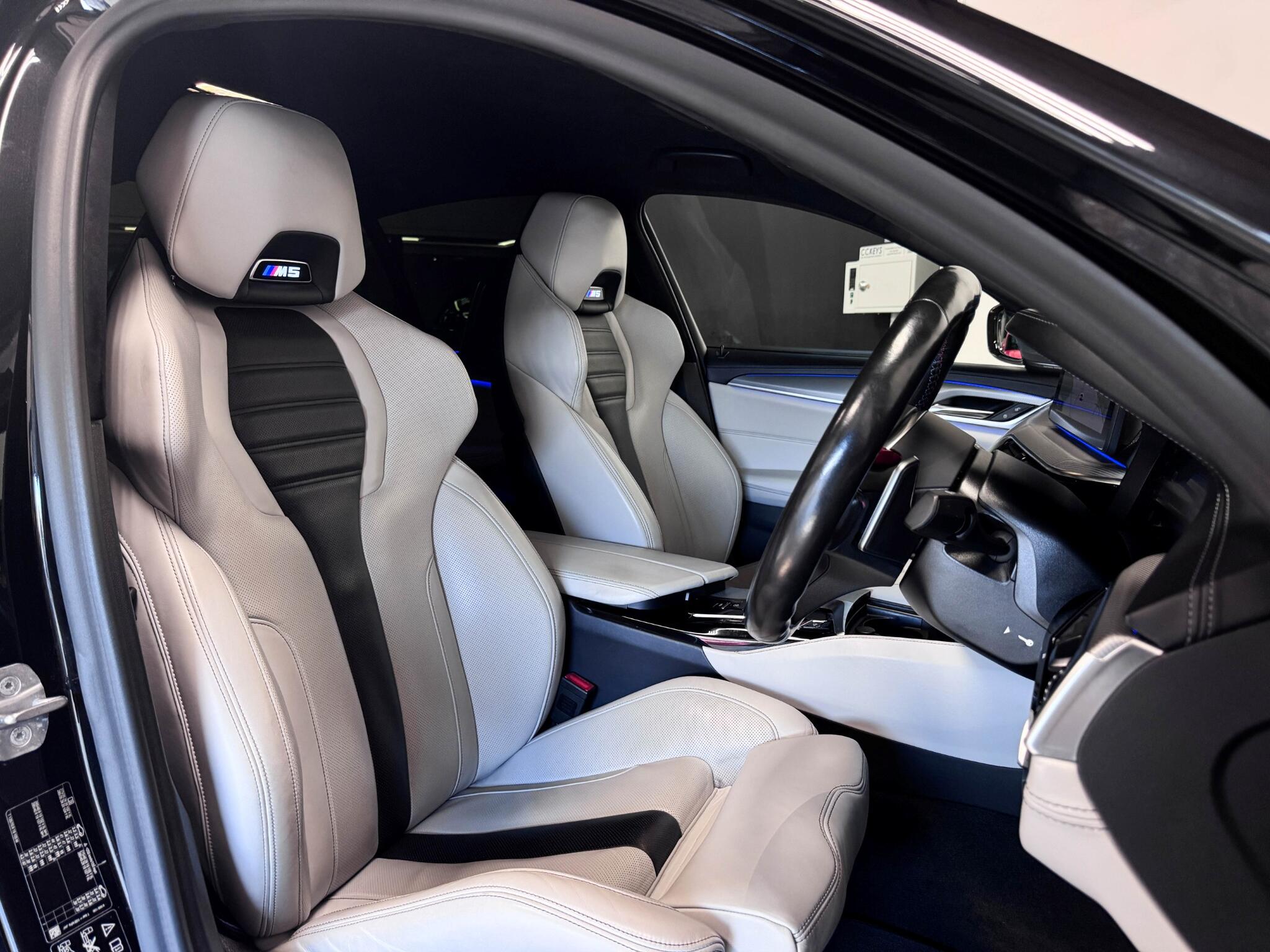 BMW M5 view 32