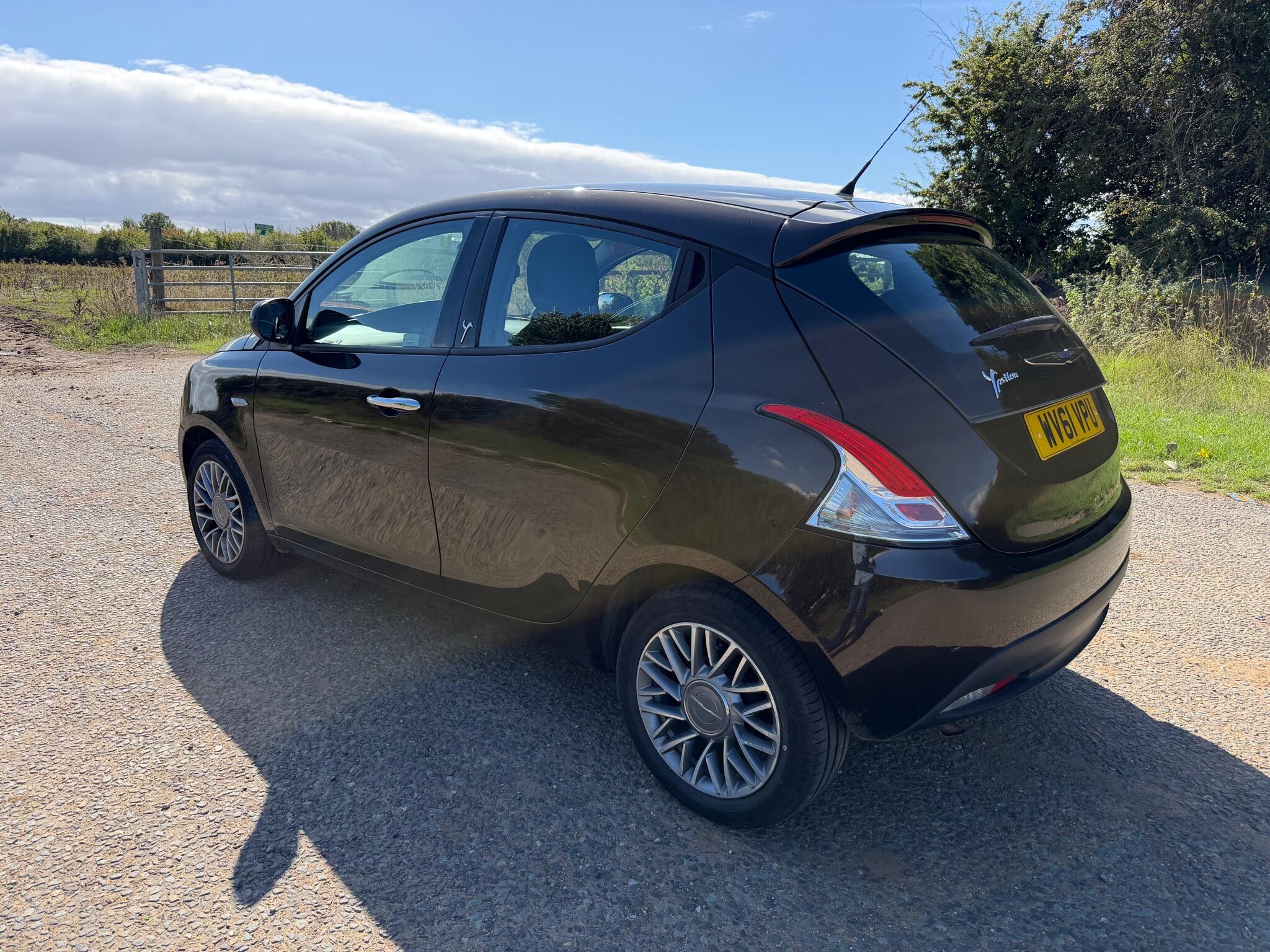 Chrysler Ypsilon view 22