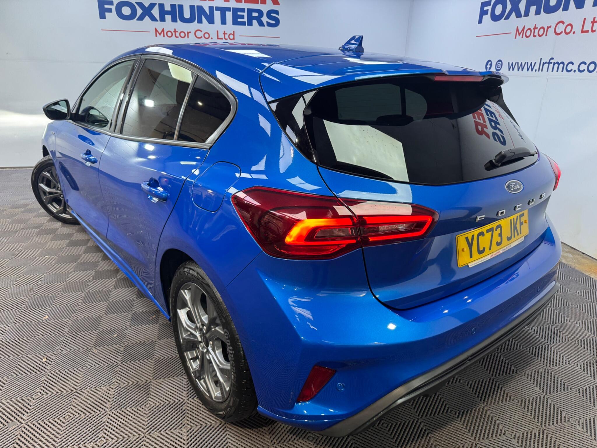 Ford Focus view 3