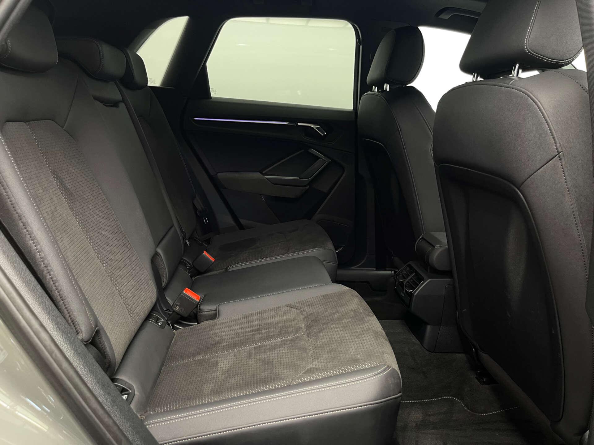 Audi Q3 view 28