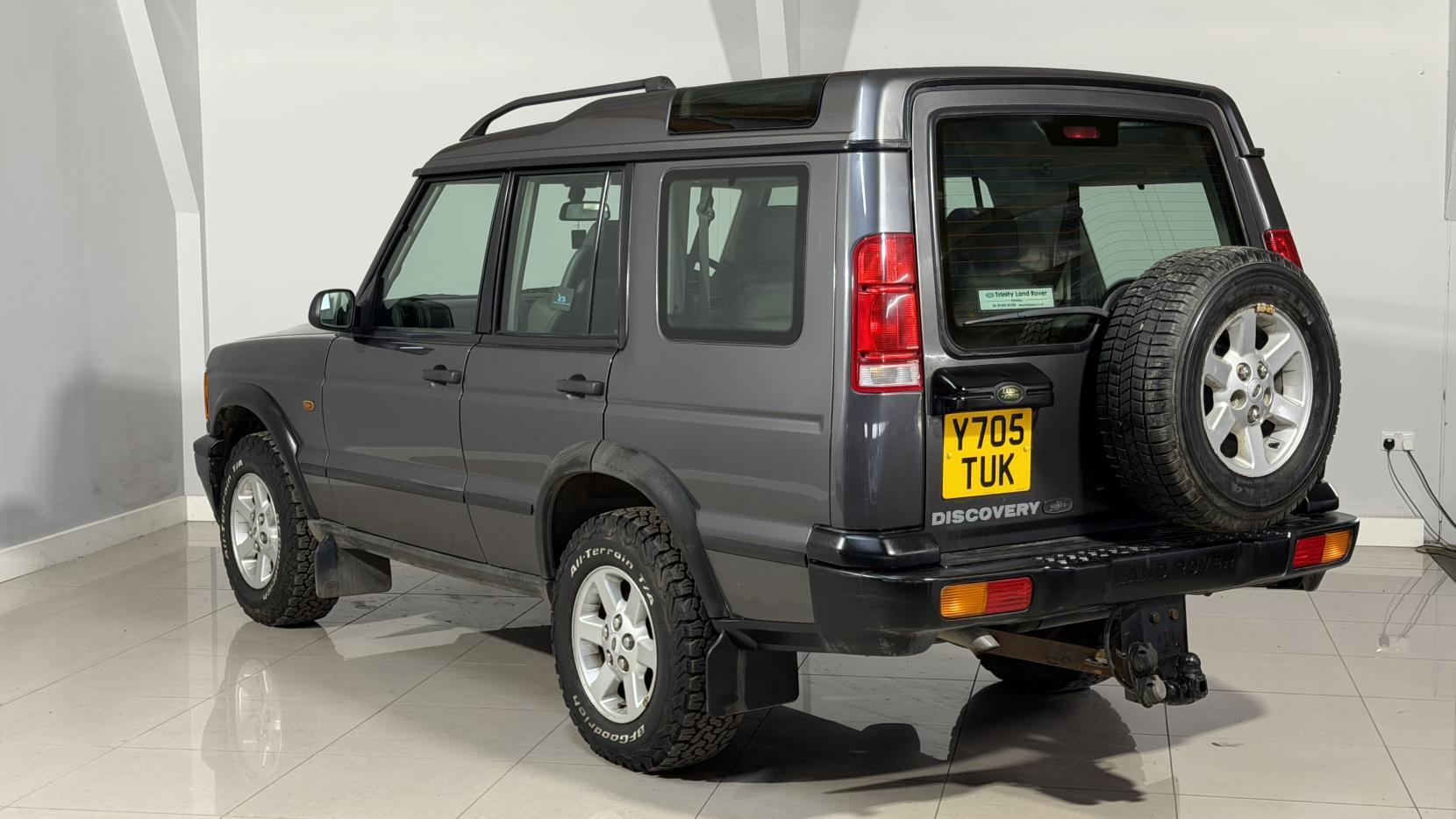 Land Rover Discovery 4 view 6