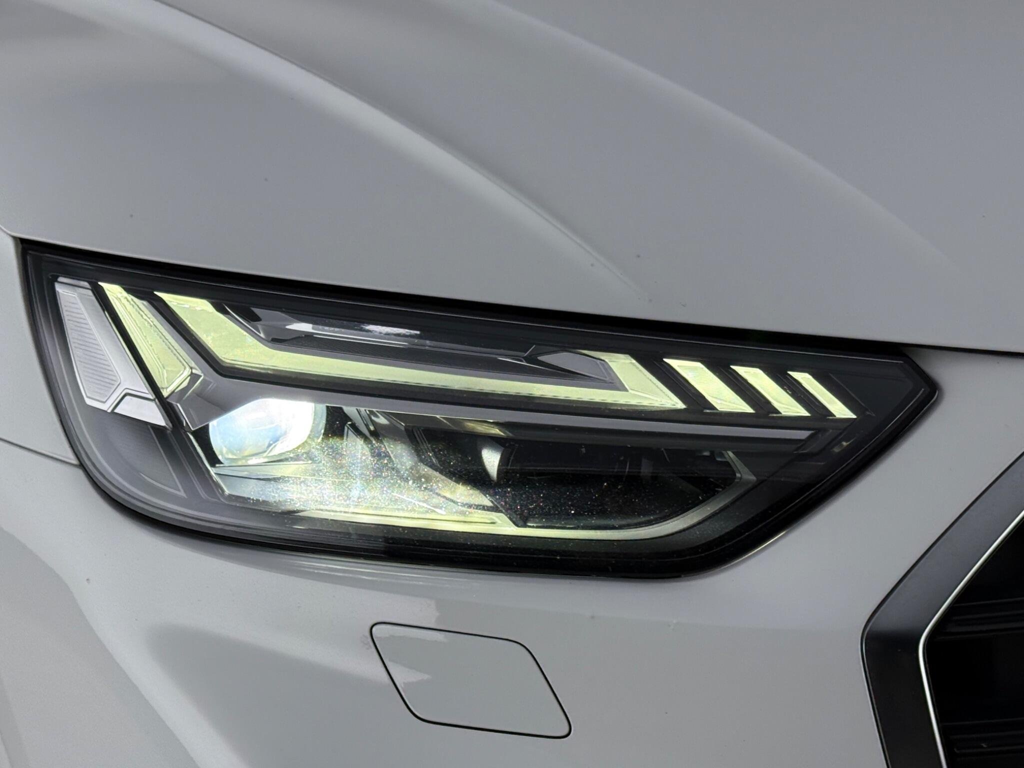 Audi Q5 view 13