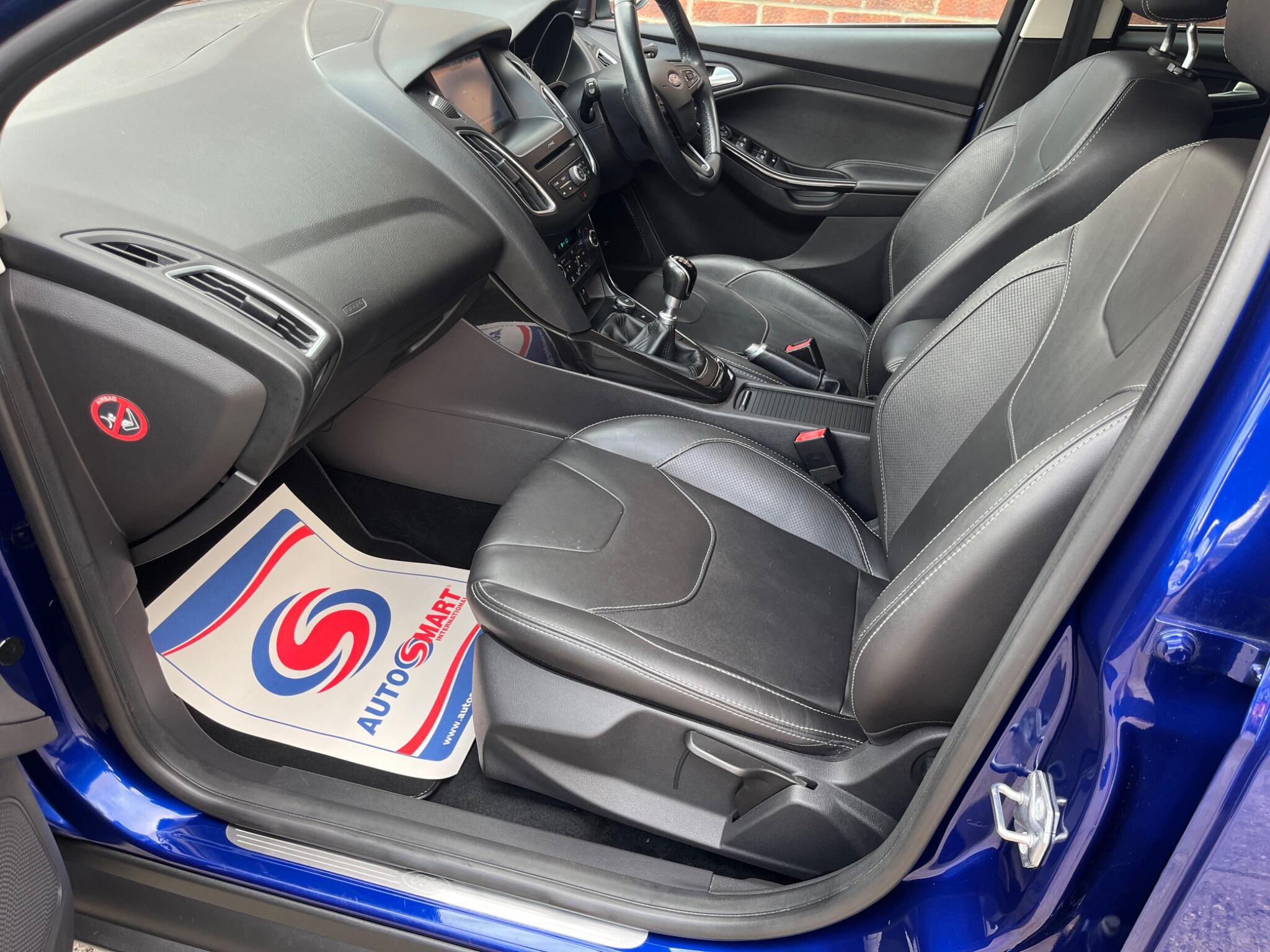 Ford Focus view 63