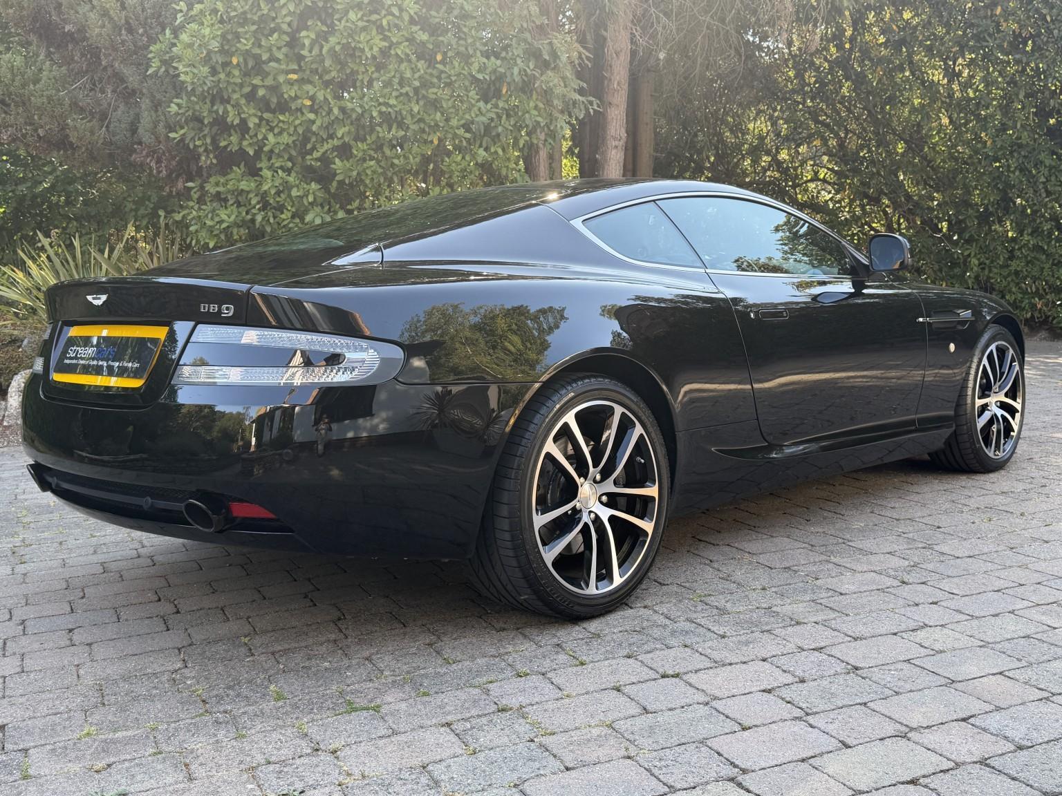 Aston Martin DB9 view 7