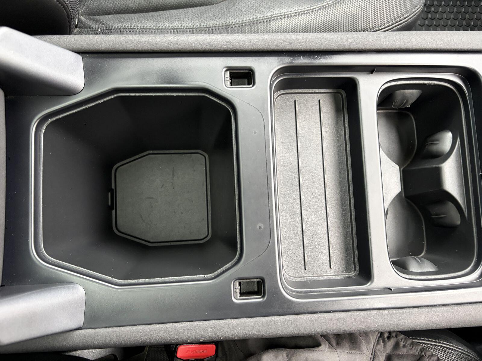 Land Rover Defender view 50