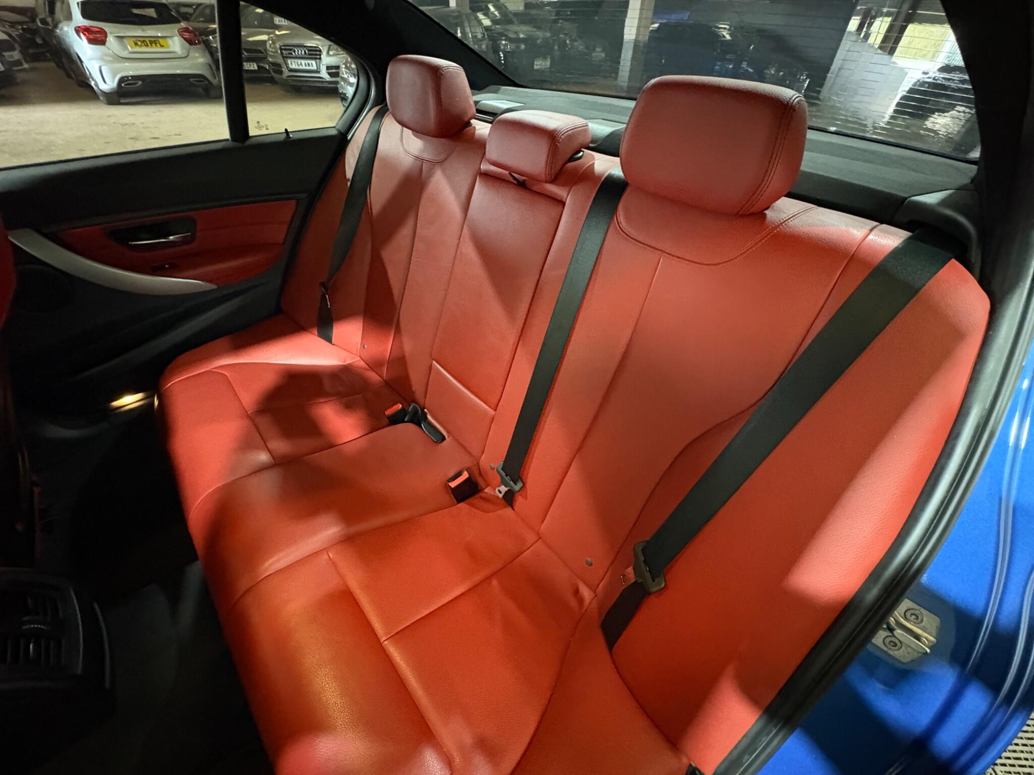 BMW 3 Series view 19