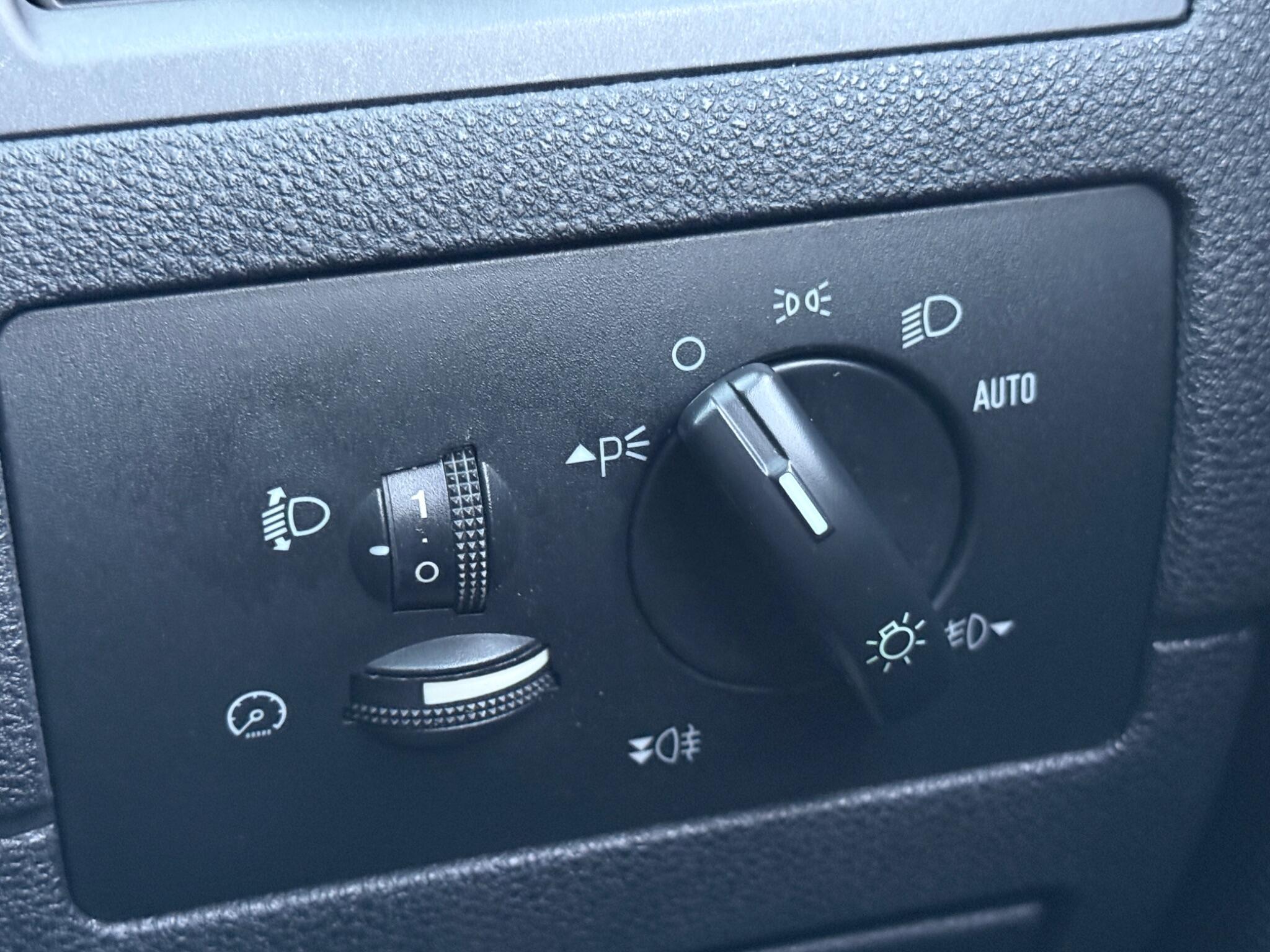 Ford Mondeo - Image 40
