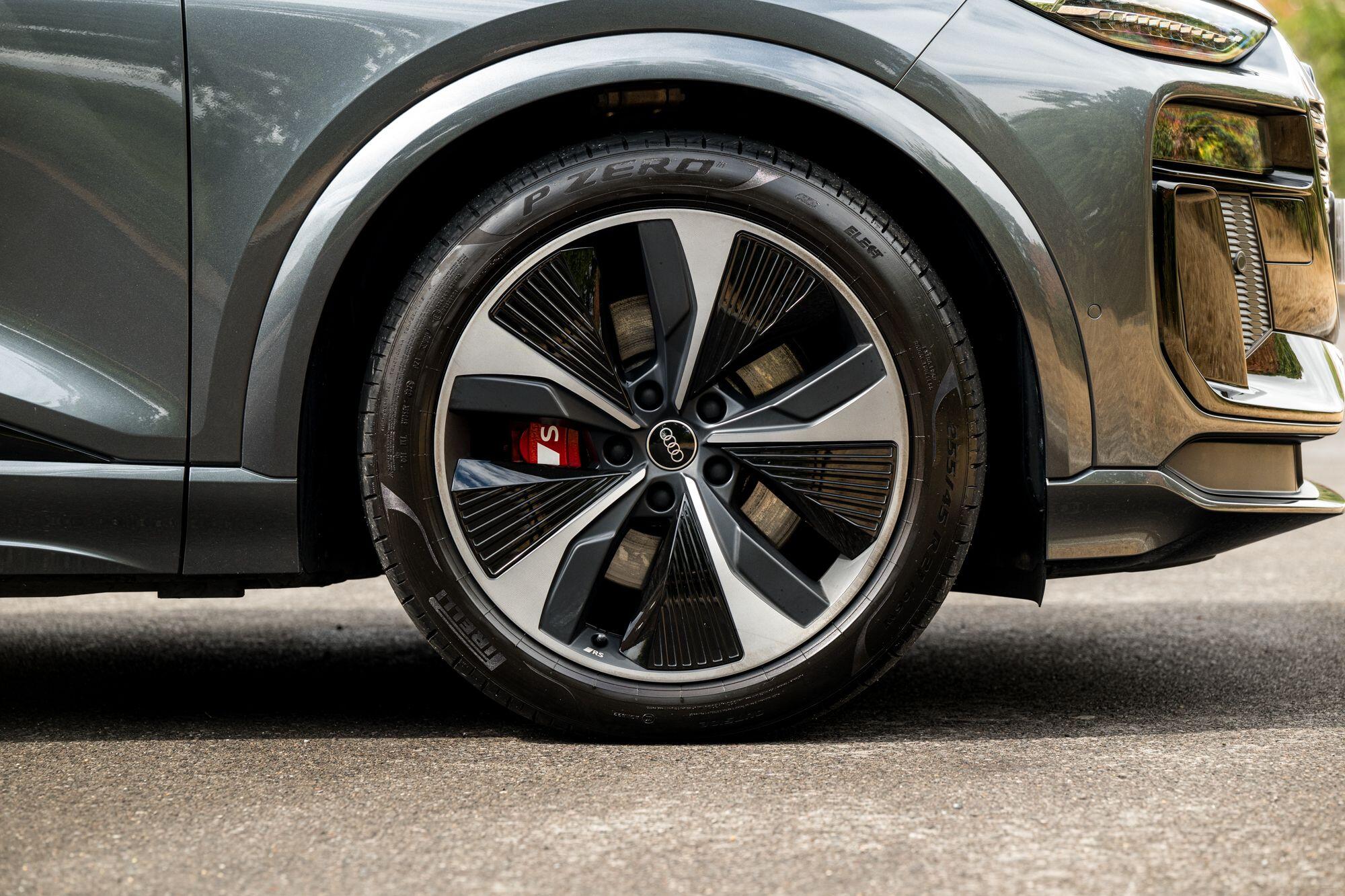 Audi SQ6 E-Tron view 28