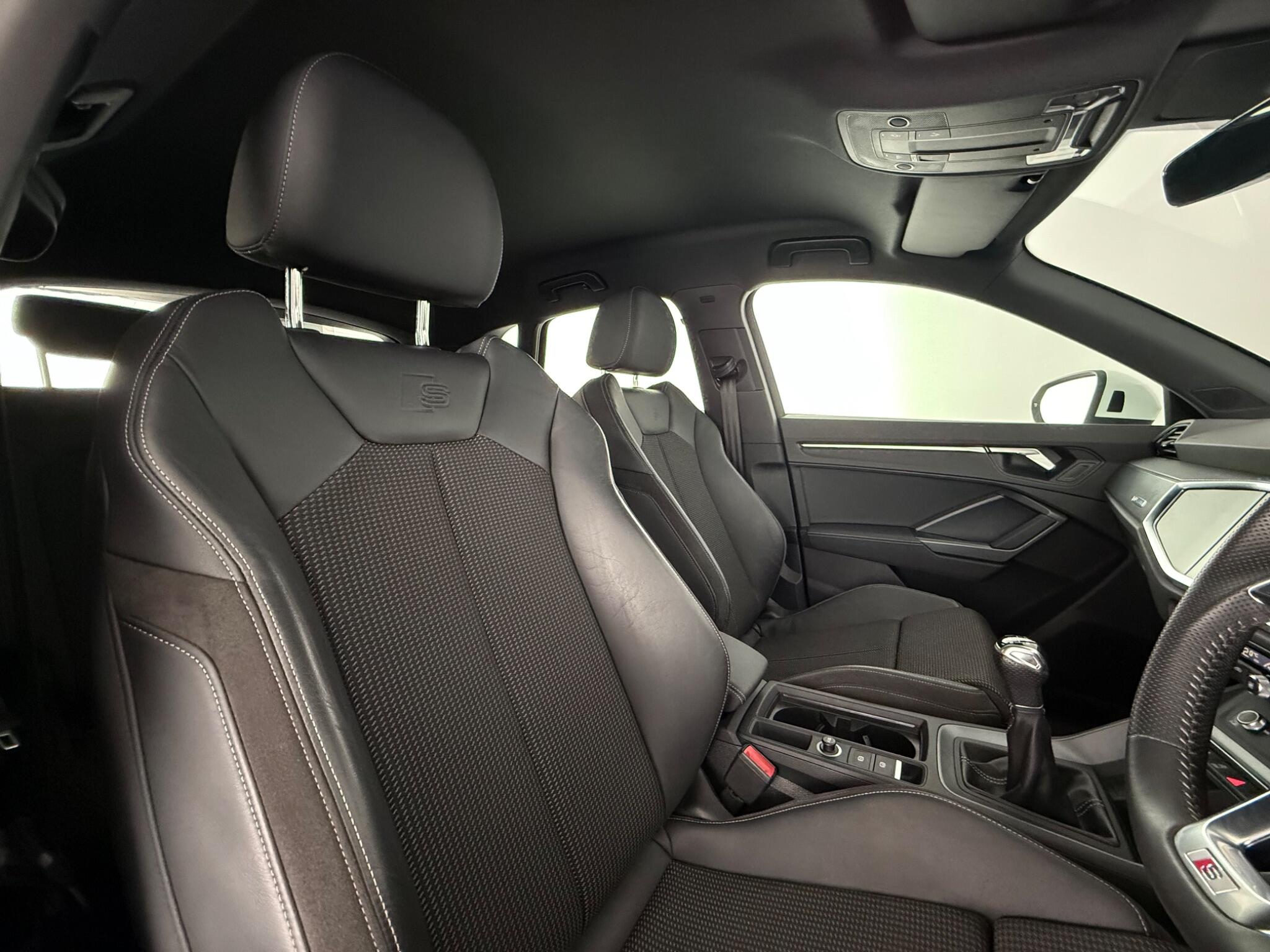 Audi Q3 view 28