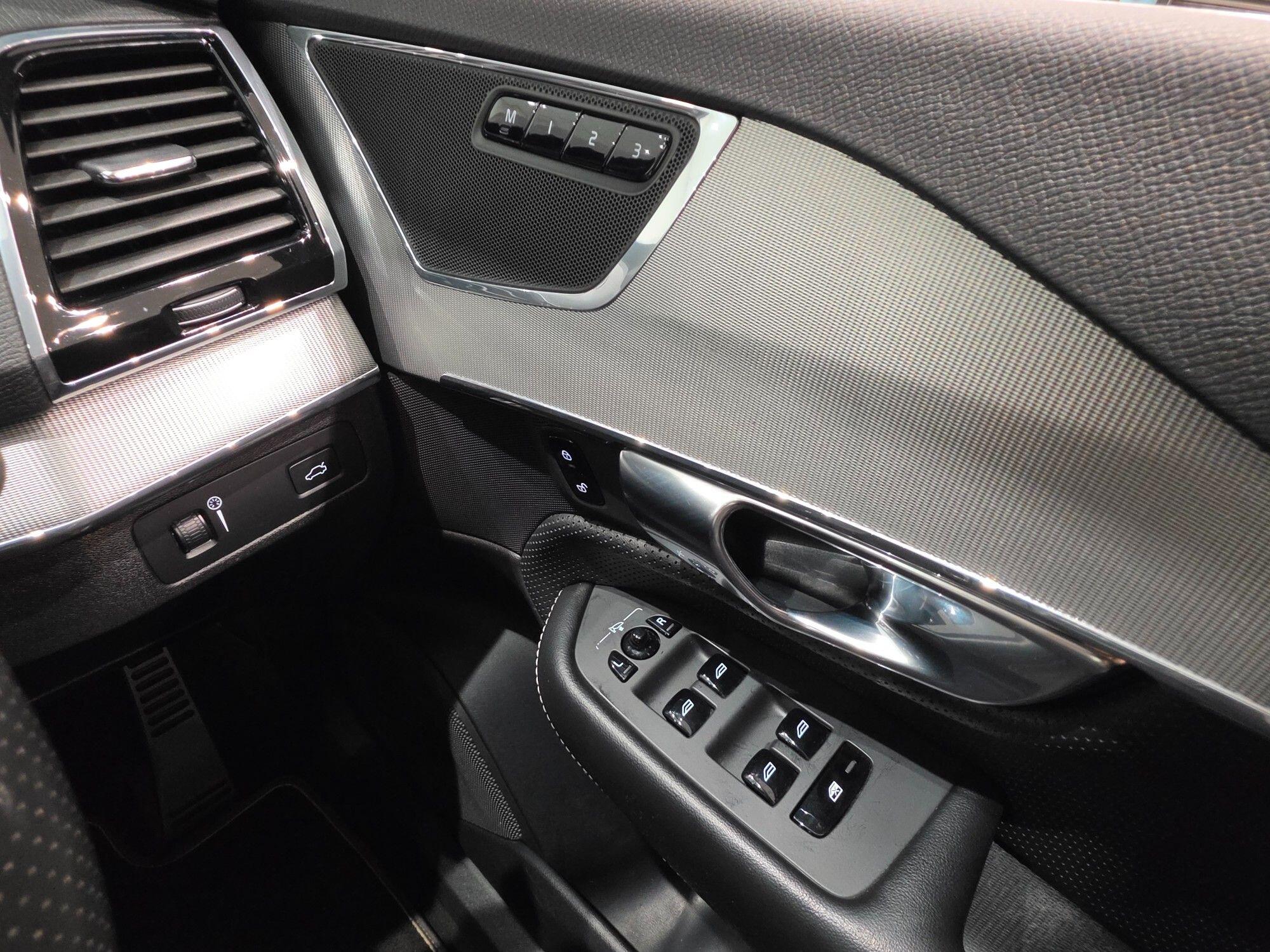 Volvo XC90 view 38