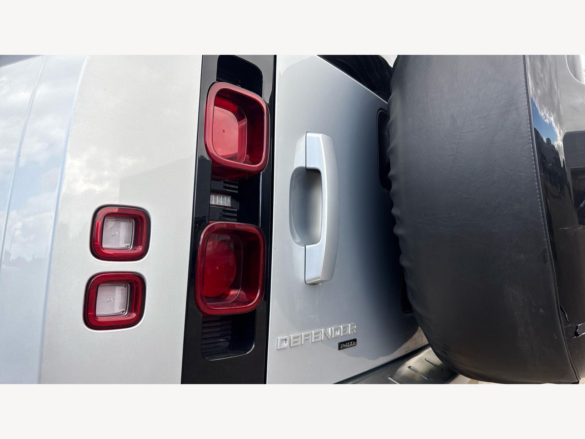 Land Rover Defender view 23