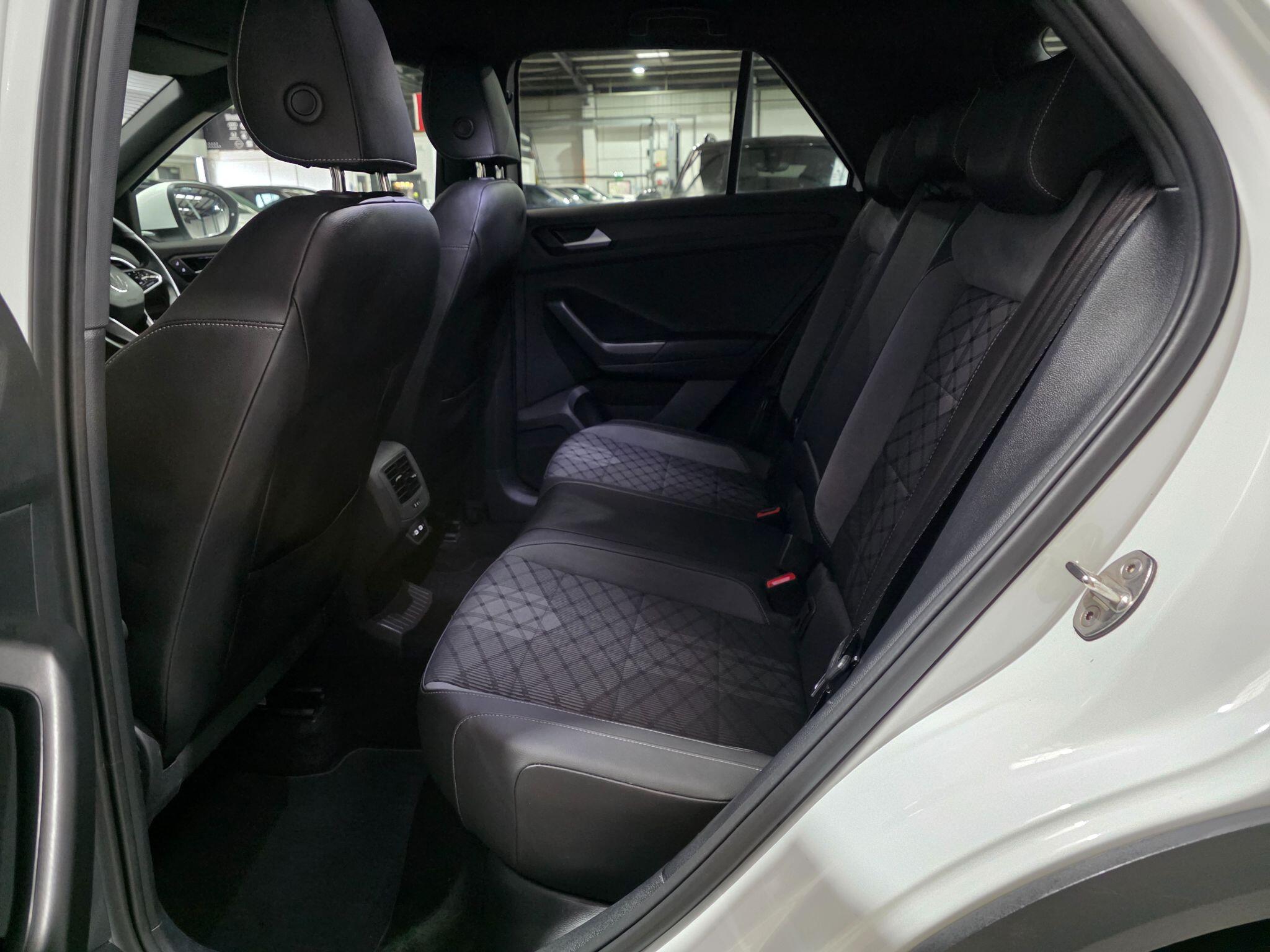 Volkswagen T-Roc view 23