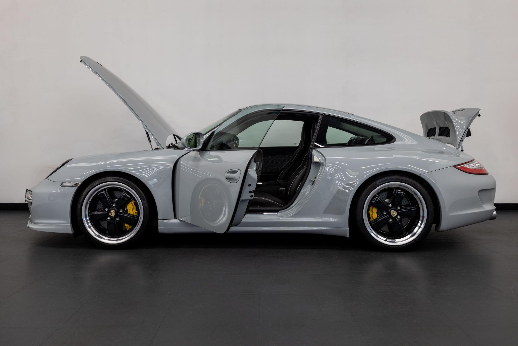 Porsche 911 view 15