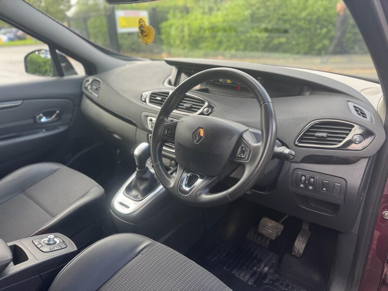 Renault Grand Scenic view 10