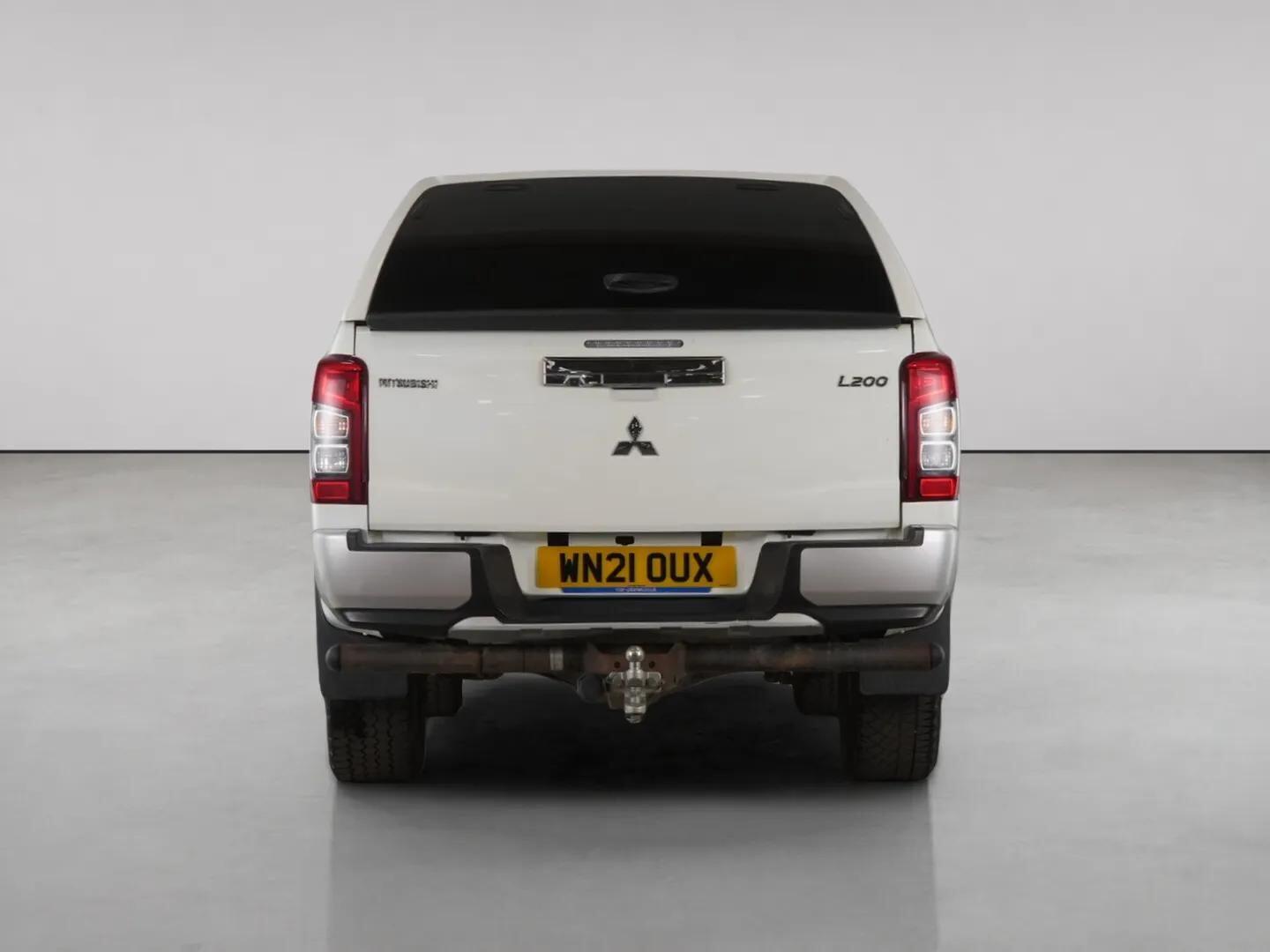 Mitsubishi L200 view 7
