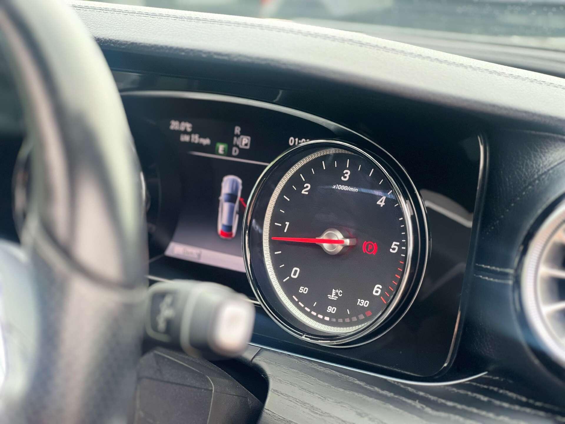 Mercedes-Benz E-Class view 21