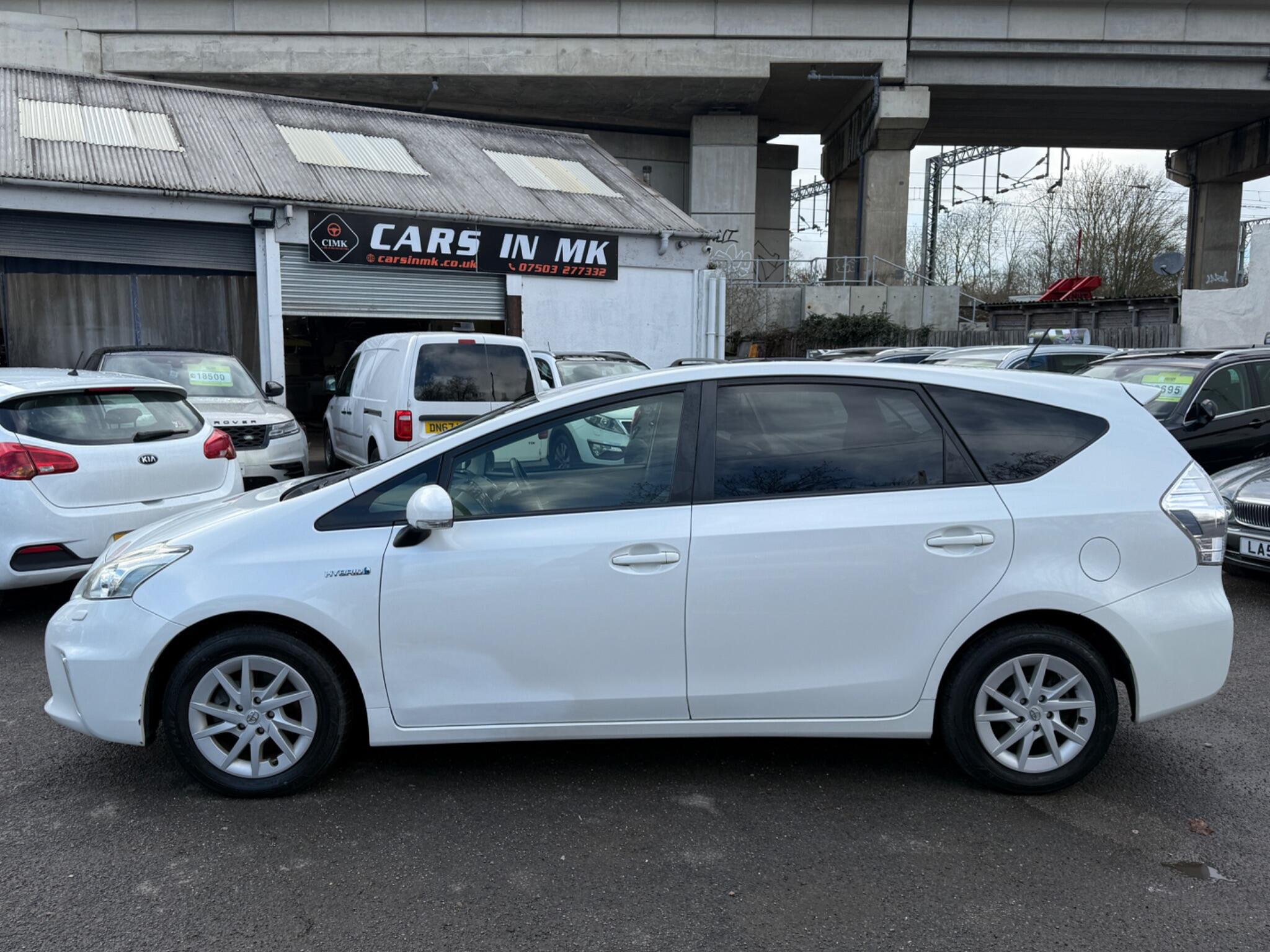 Toyota Prius+ - Image 11