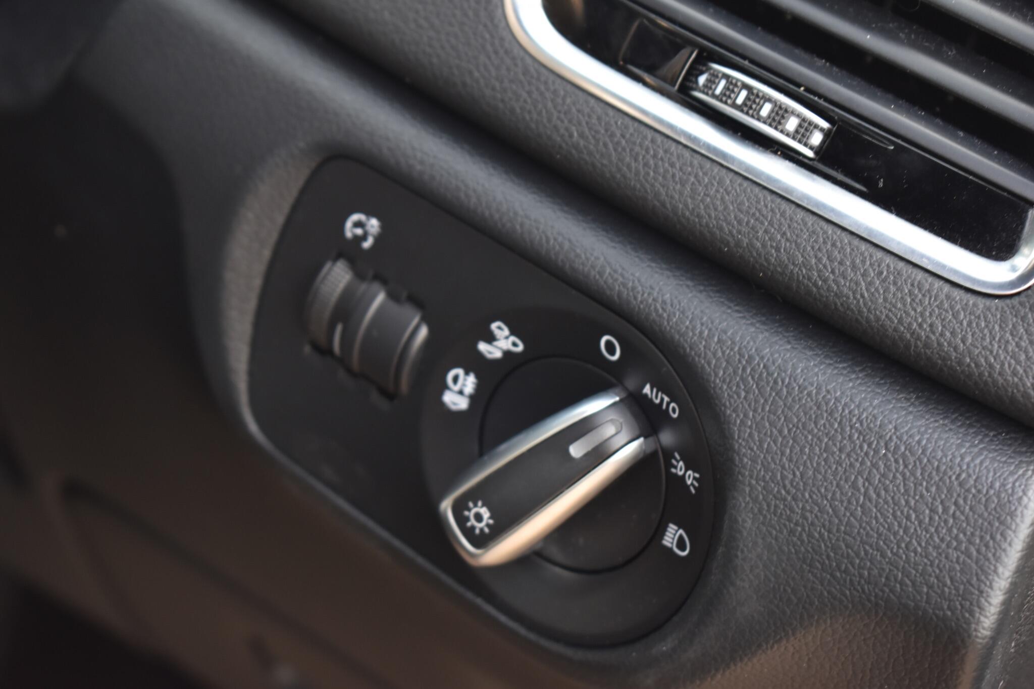 Q3 - 2.0 TDI S line Euro 6 (s/s) 5dr - Image 18