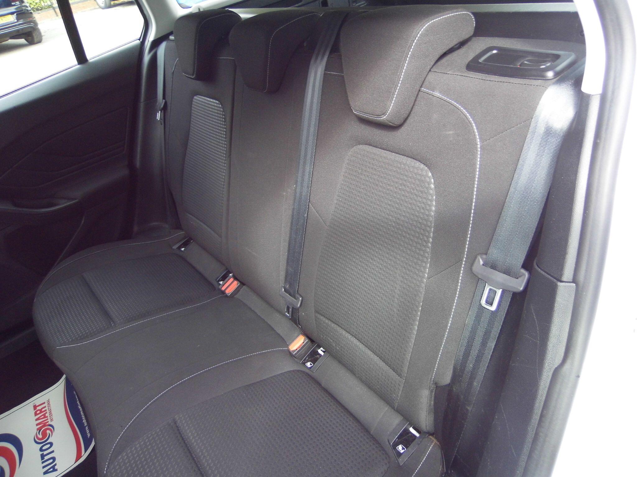 Ford Focus view 14