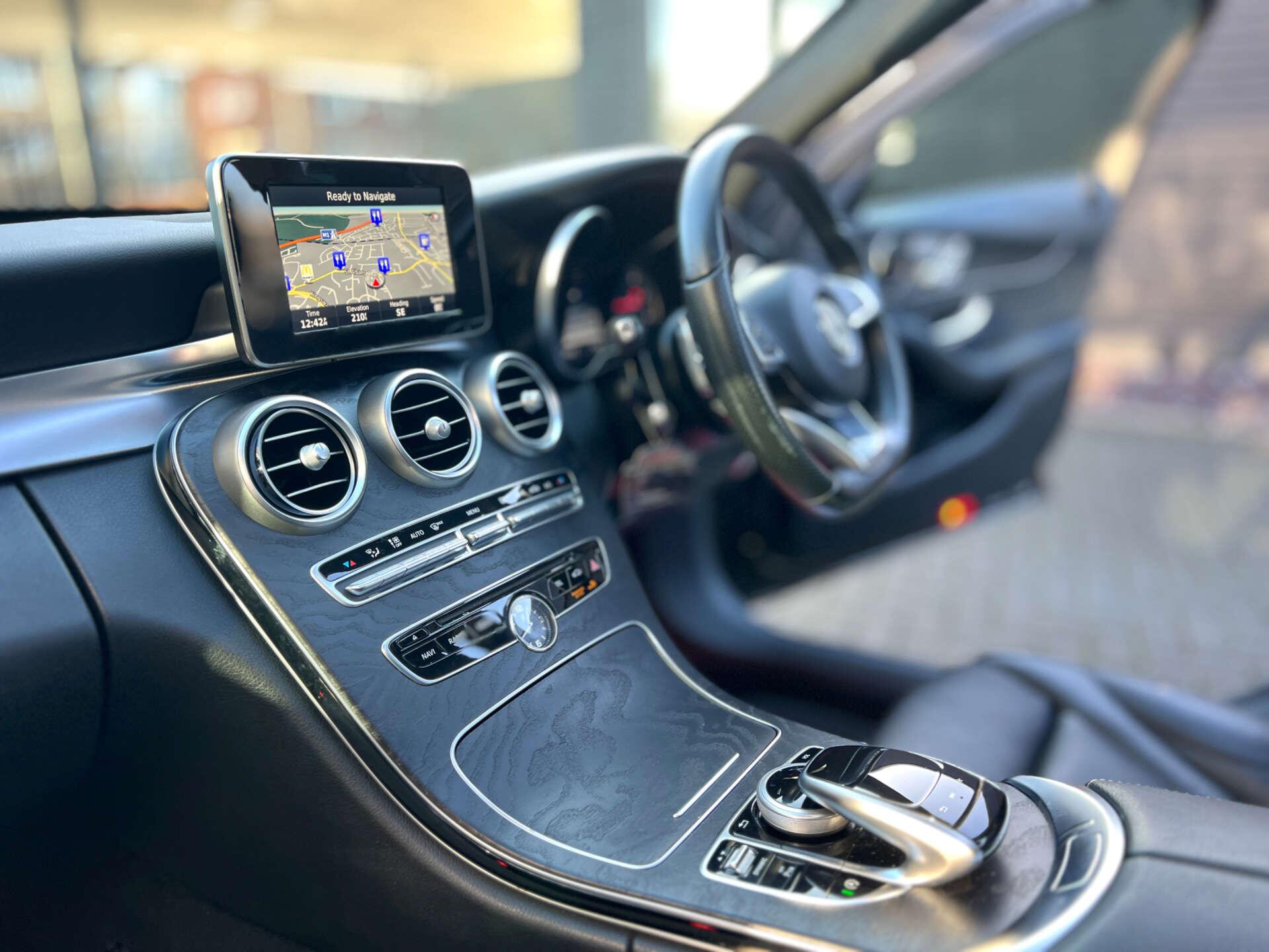 Mercedes-Benz C-Class view 25