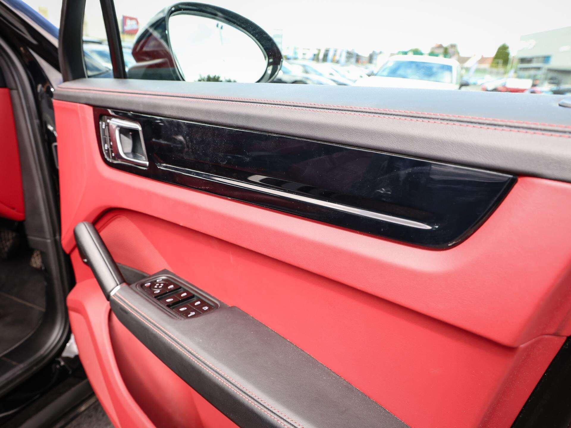 Porsche Cayenne view 27