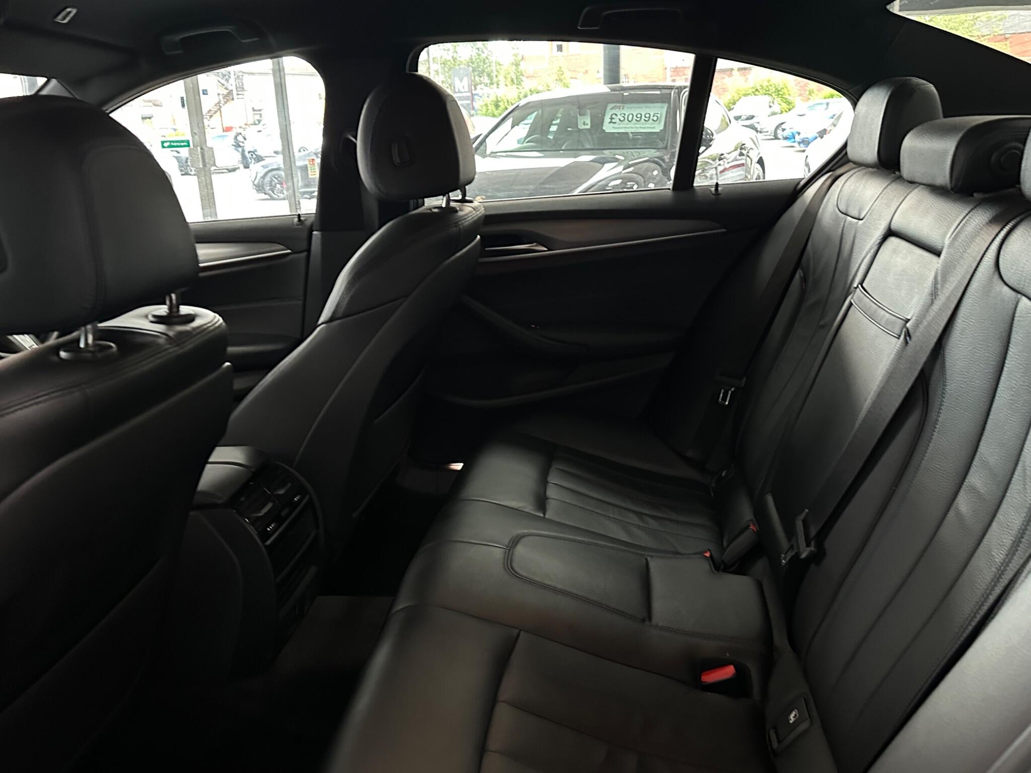 BMW 5 Series view 36