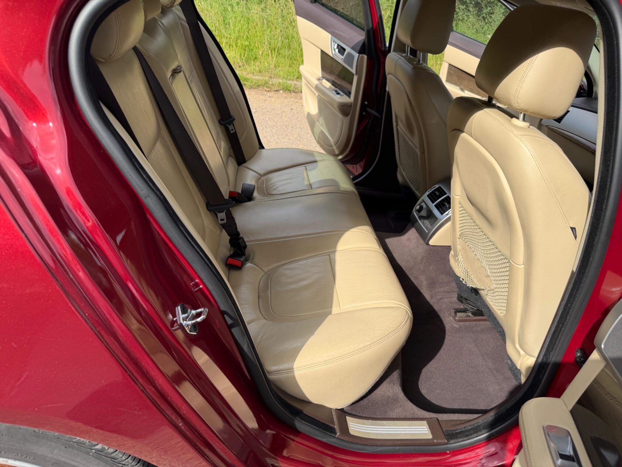 Jaguar XF view 9