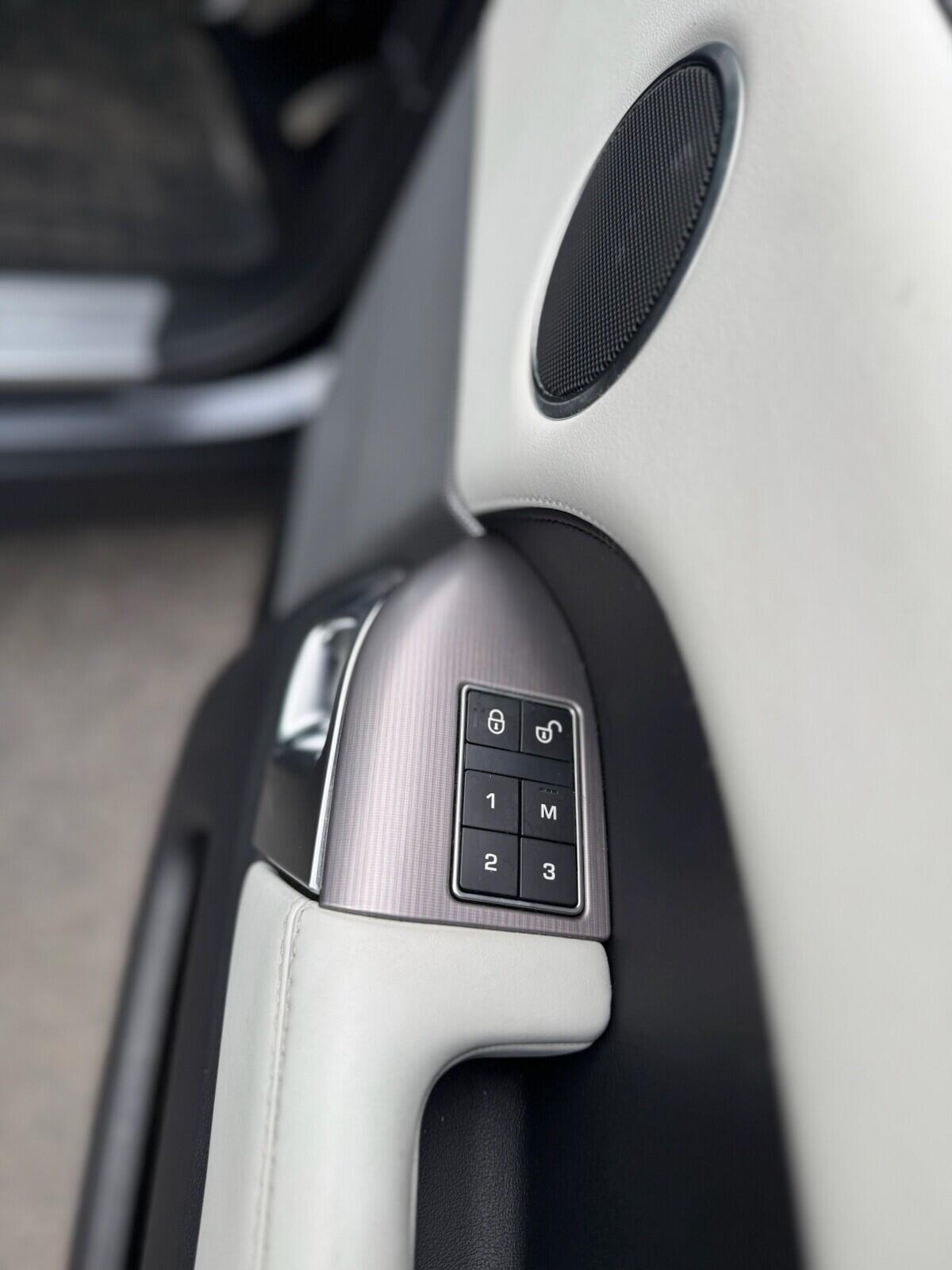 Land Rover Range Rover Sport view 21