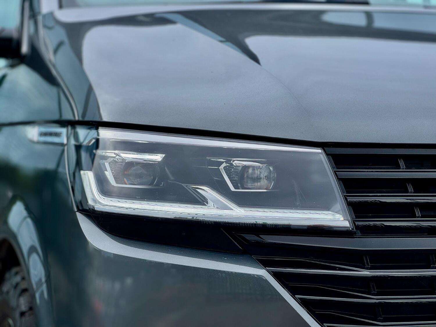 Volkswagen Caravelle view 11