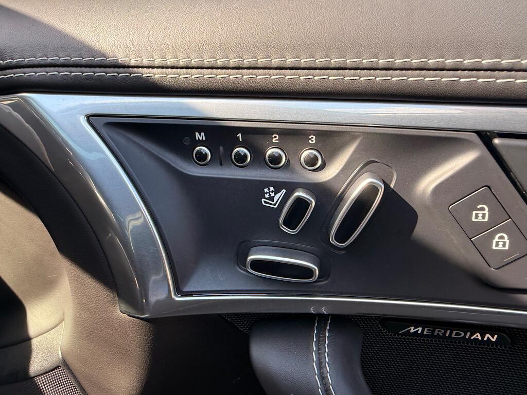 Jaguar F-Type view 34