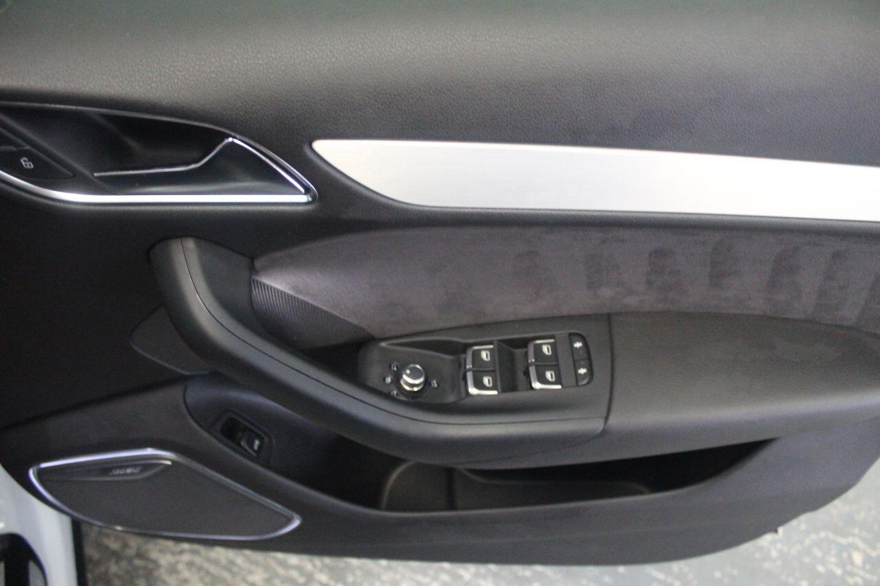Audi Q3 view 50